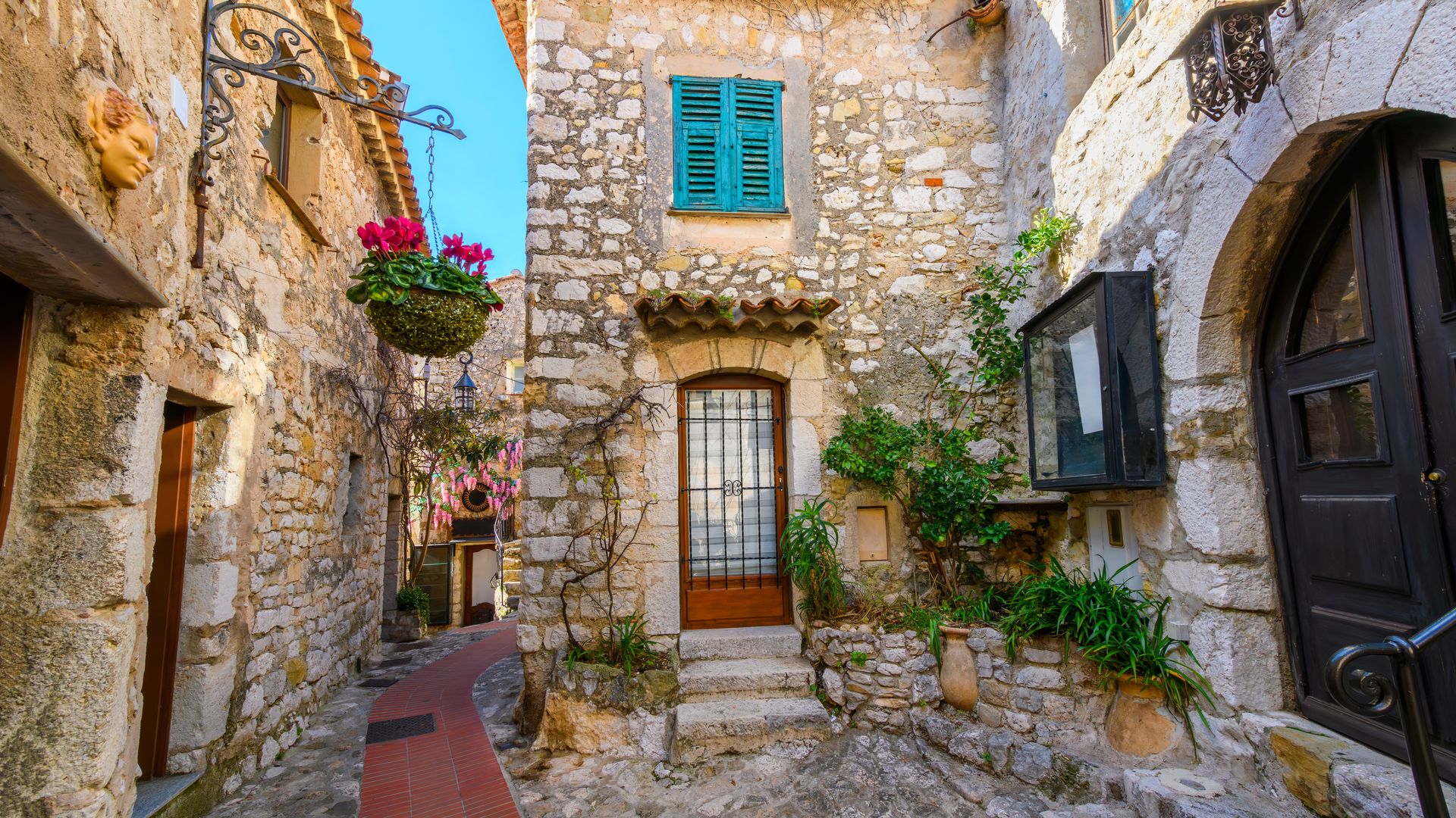 Èze, un pueblo de la Costa Azul, entre los más bonitos del Mediterráneo y de los Alpes marítimos