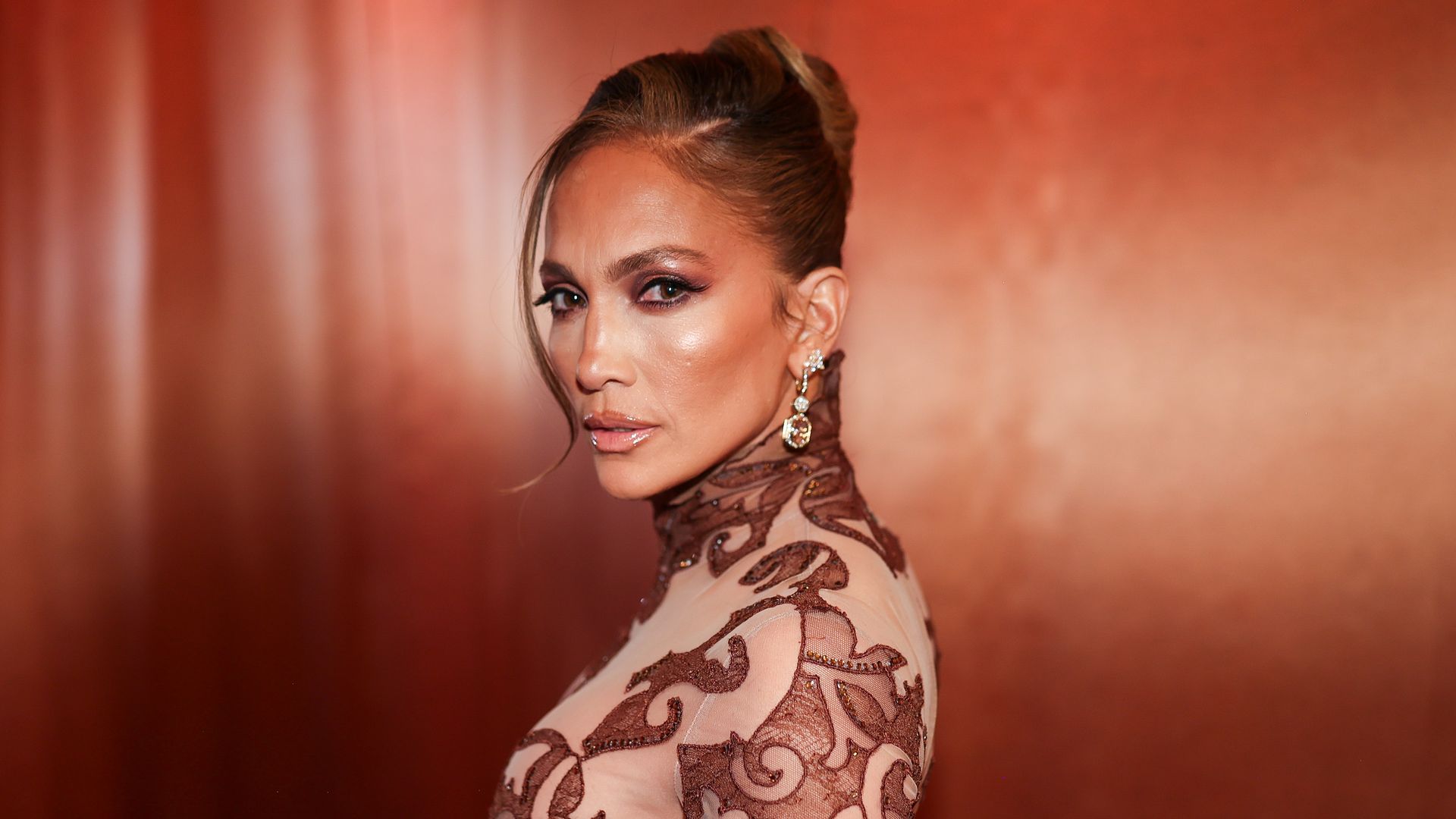 Jennifer Lopez can't stay away — Brunch date with Emme before college send-off