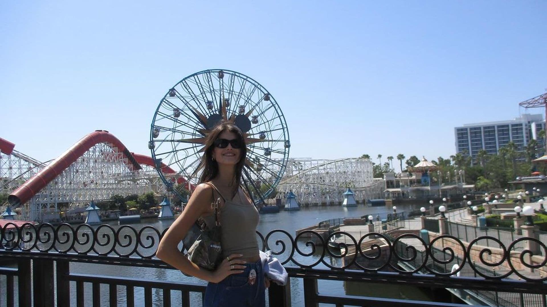 Kaia Gerber celebrando su cumpleaños en Disneyland 