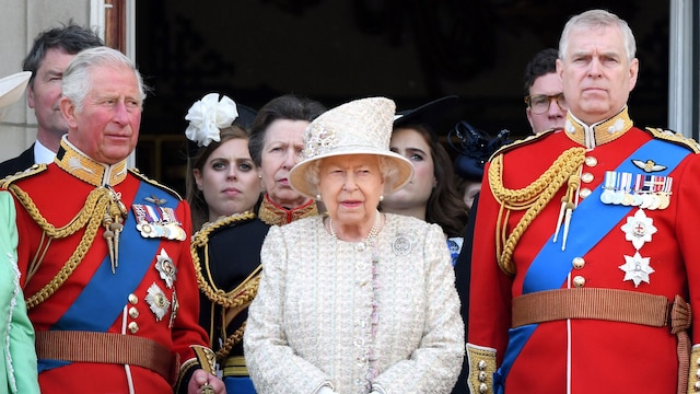 Carlos III e Isabel II en el Trooping The Colour 2019