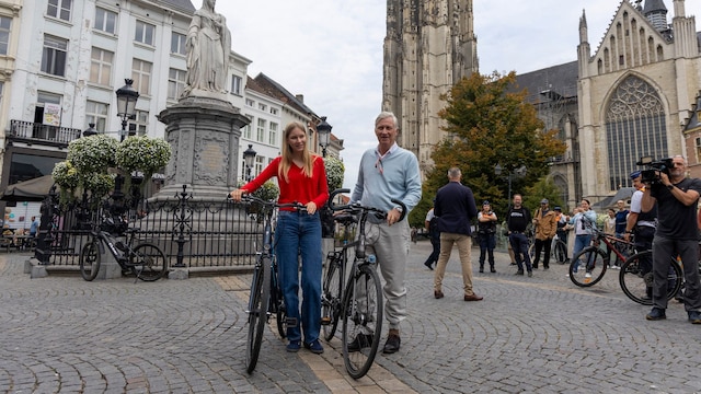 Felipe de Bélgica y Eléonore de Bélgica en bicicleta por la semana de la movilidad el 22 de septiembre de 2024