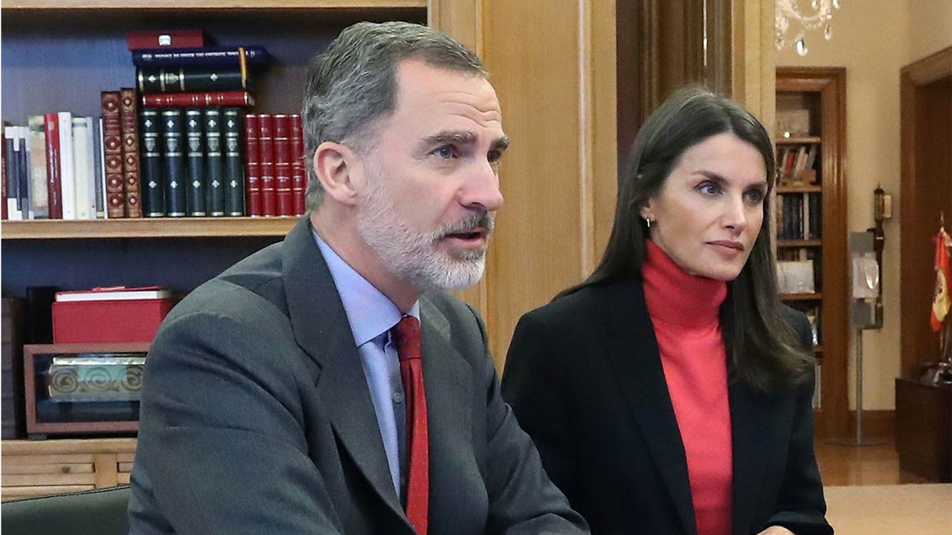 Los Reyes se interesan por la situación que vive la ciudad natal de doña Letizia