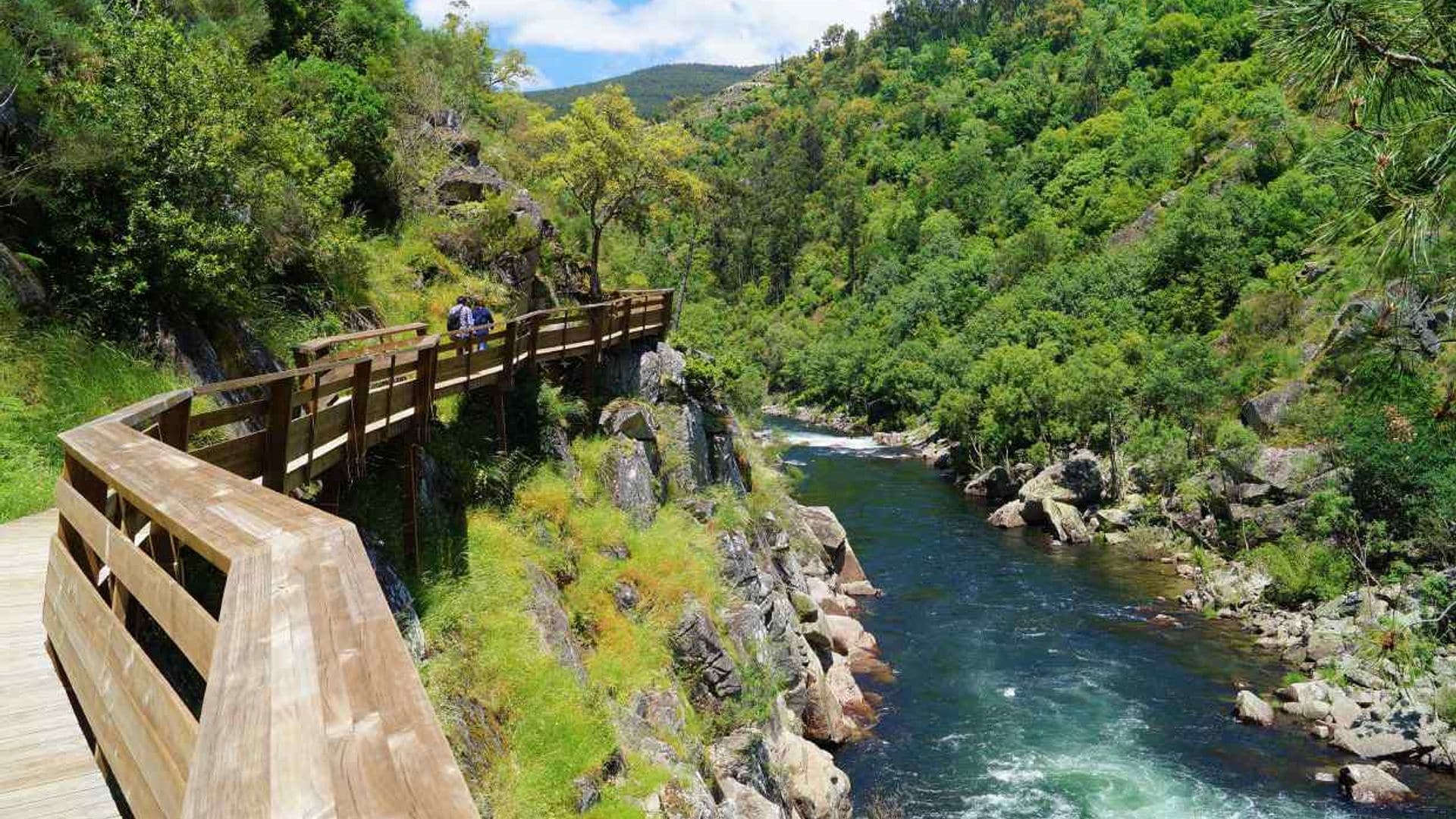 Las pasarelas más impresionantes de Portugal, además de las del Paiva