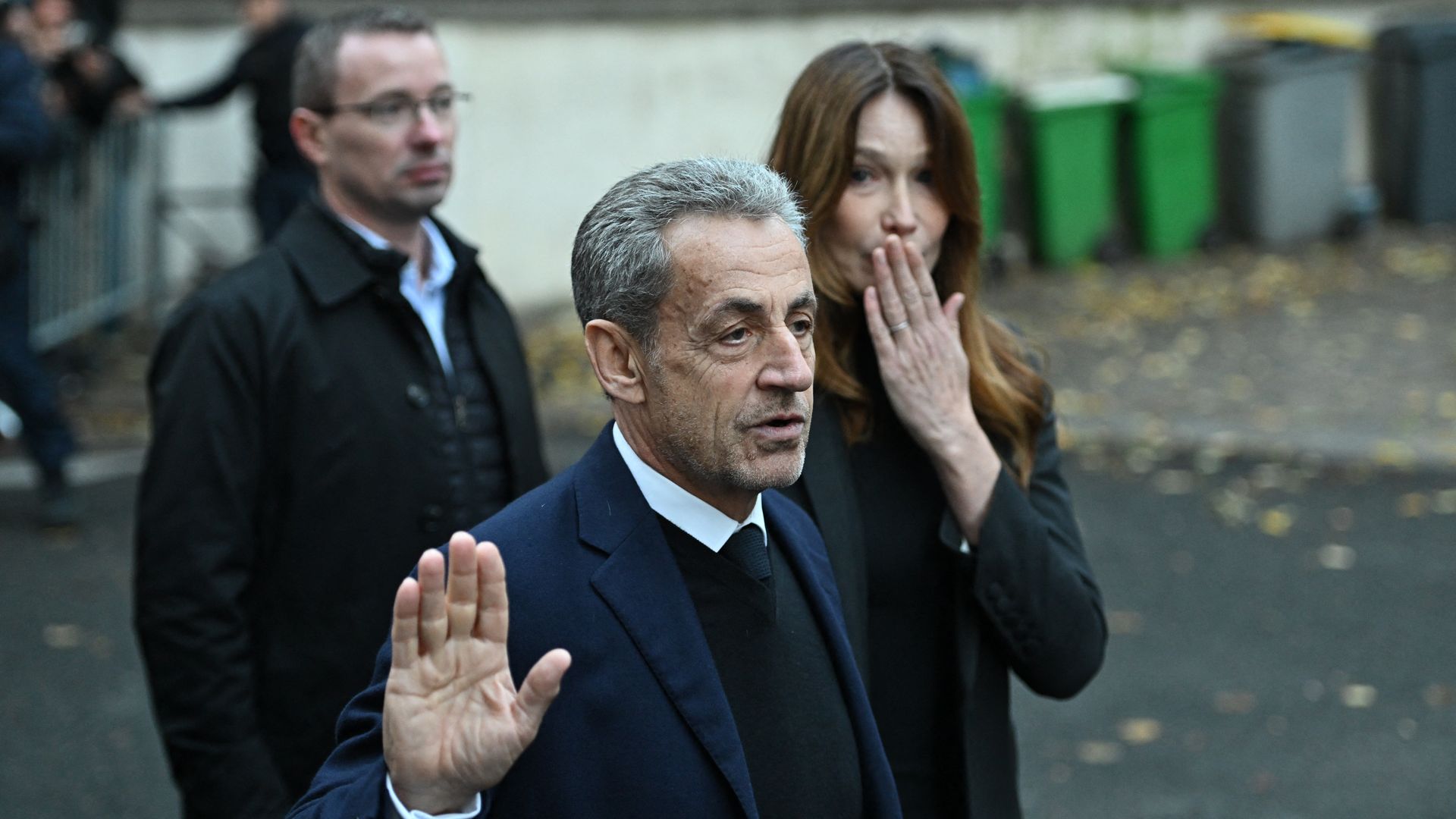 Carla Bruni y su hija Giulia, el apoyo inquebrantable de Sarkozy en su entrada en prisión: "Están de mi lado"