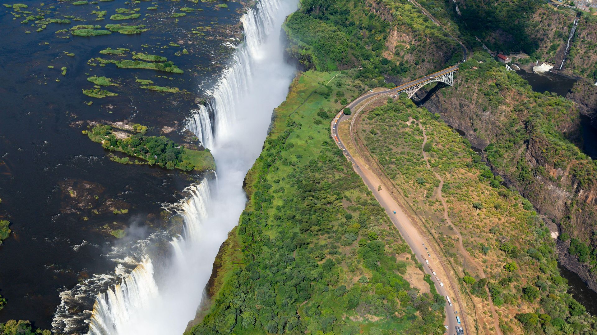Cataratas Victoria, una experiencia inolvidable por tierra, agua y aire