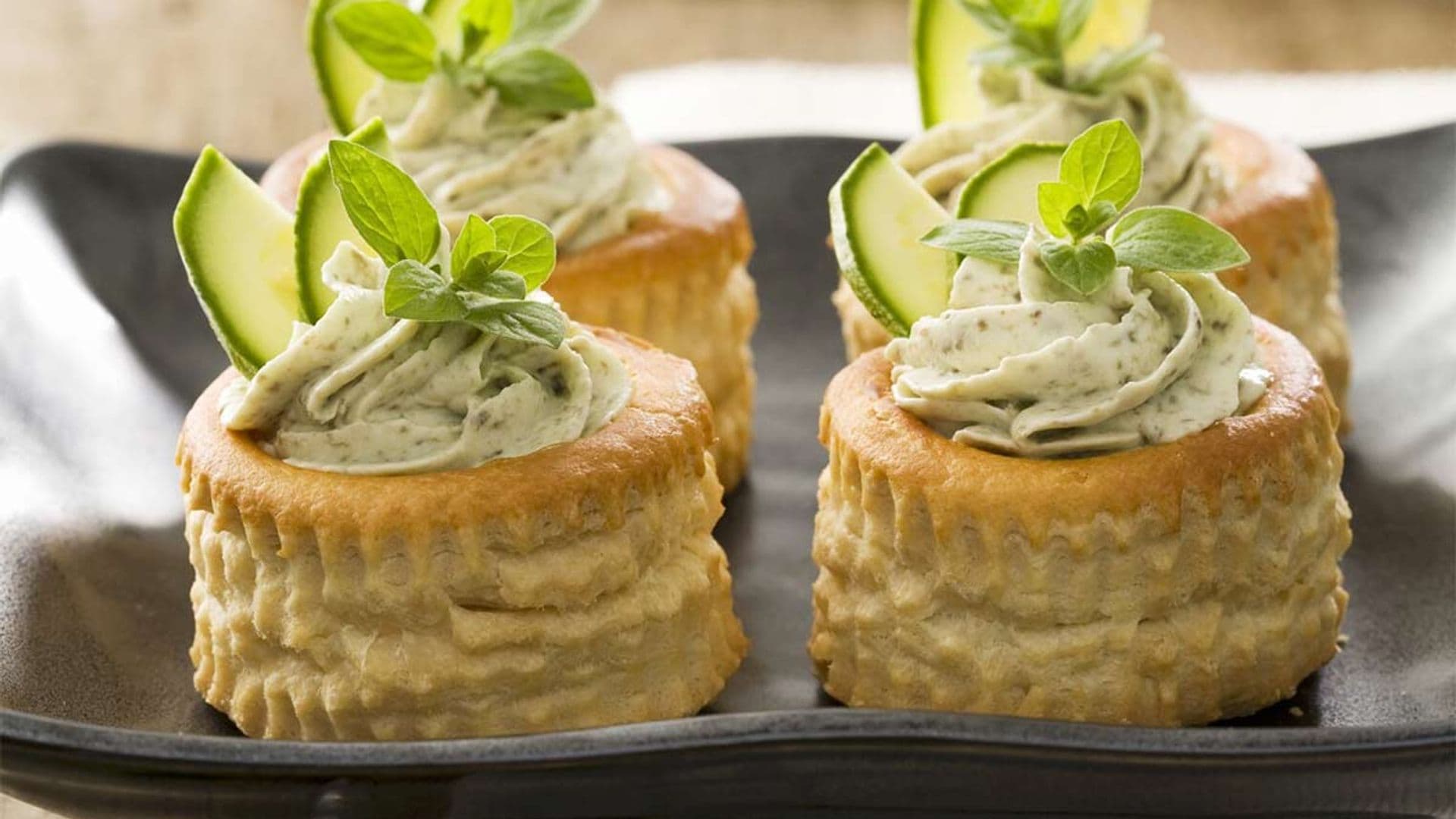 Deliciosos volovanes rellenos con 'mousse' de calabacín