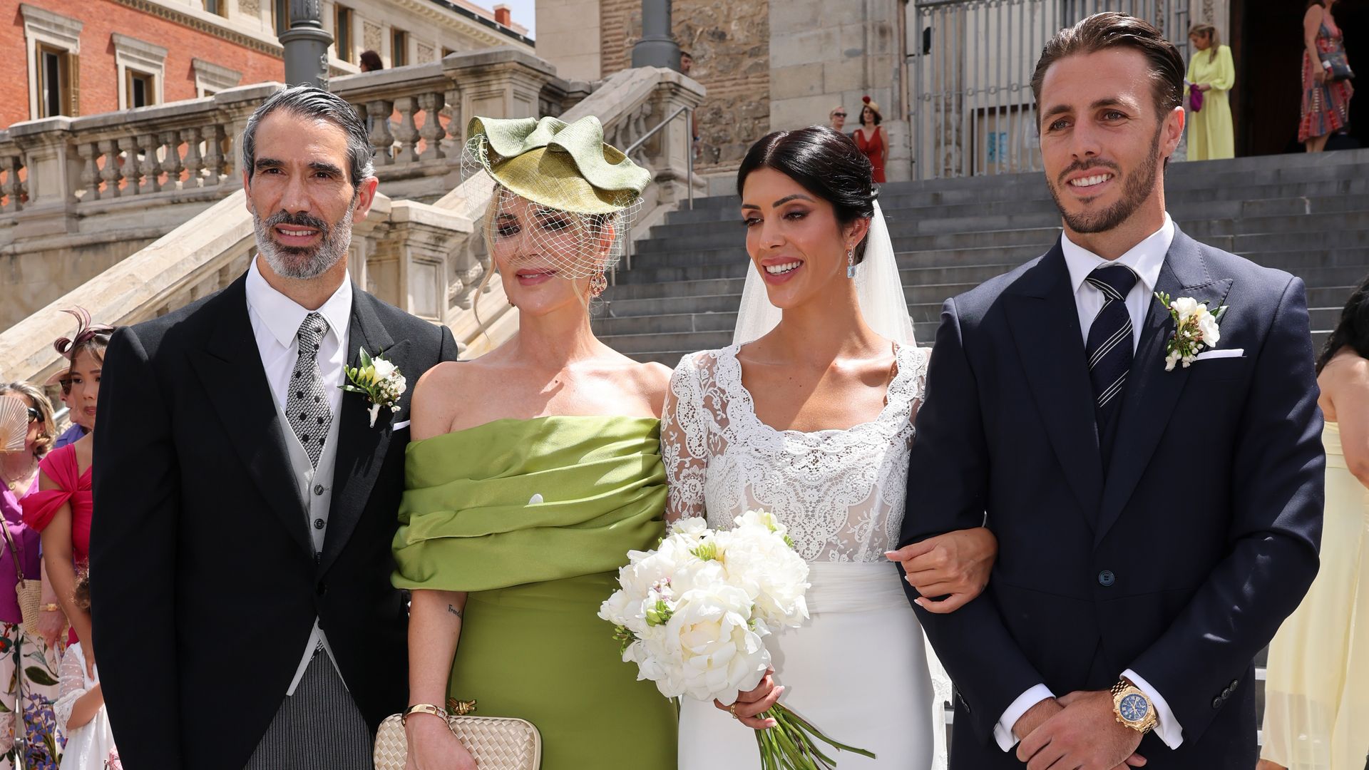 Los novios con los padres de Ingrid, Fernando Sanz e Ingrid Asesnsio