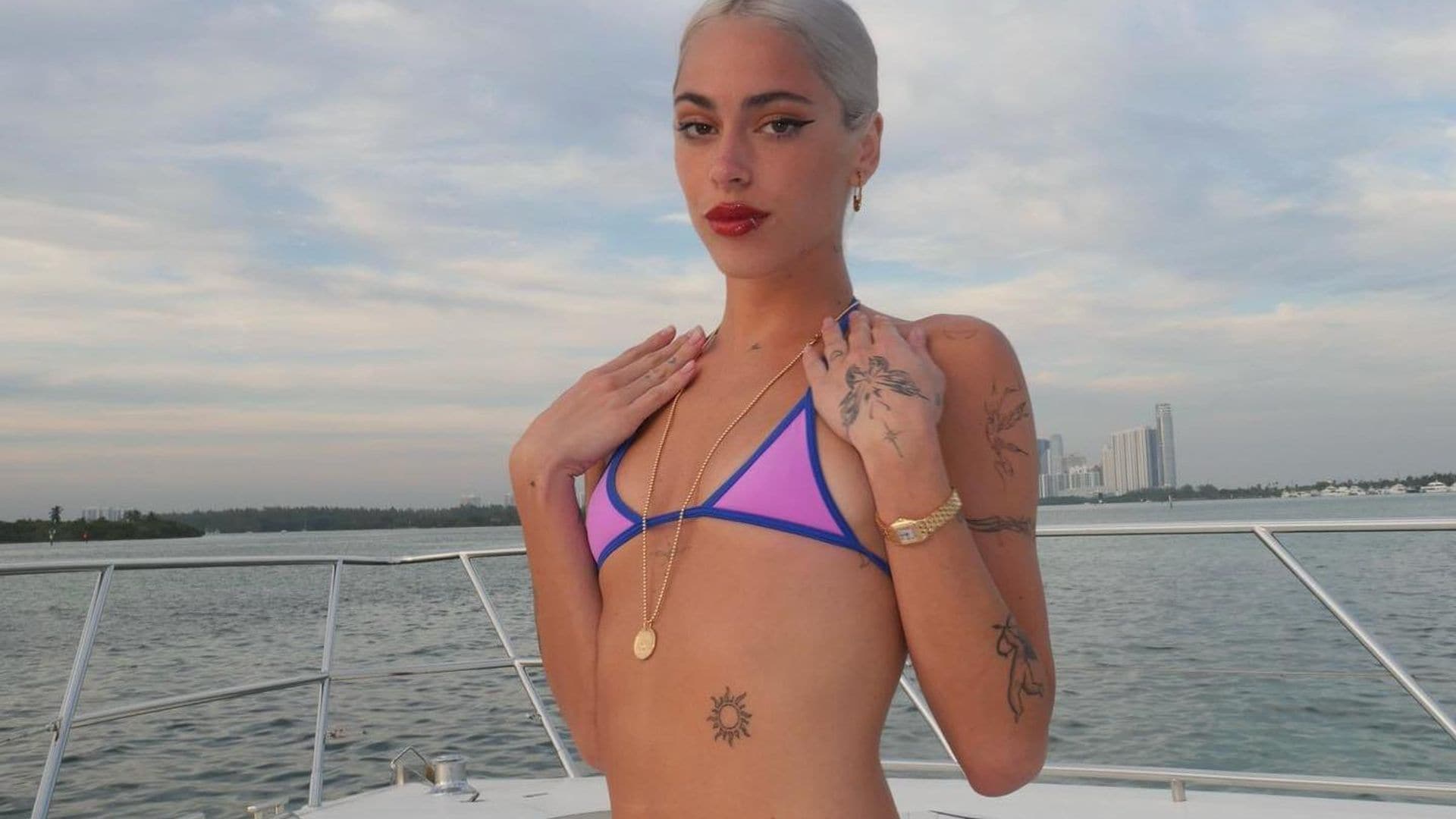 En medio de rumores sobre su vida amorosa, Tini Stoessel impacta con su sexy posado en bikini
