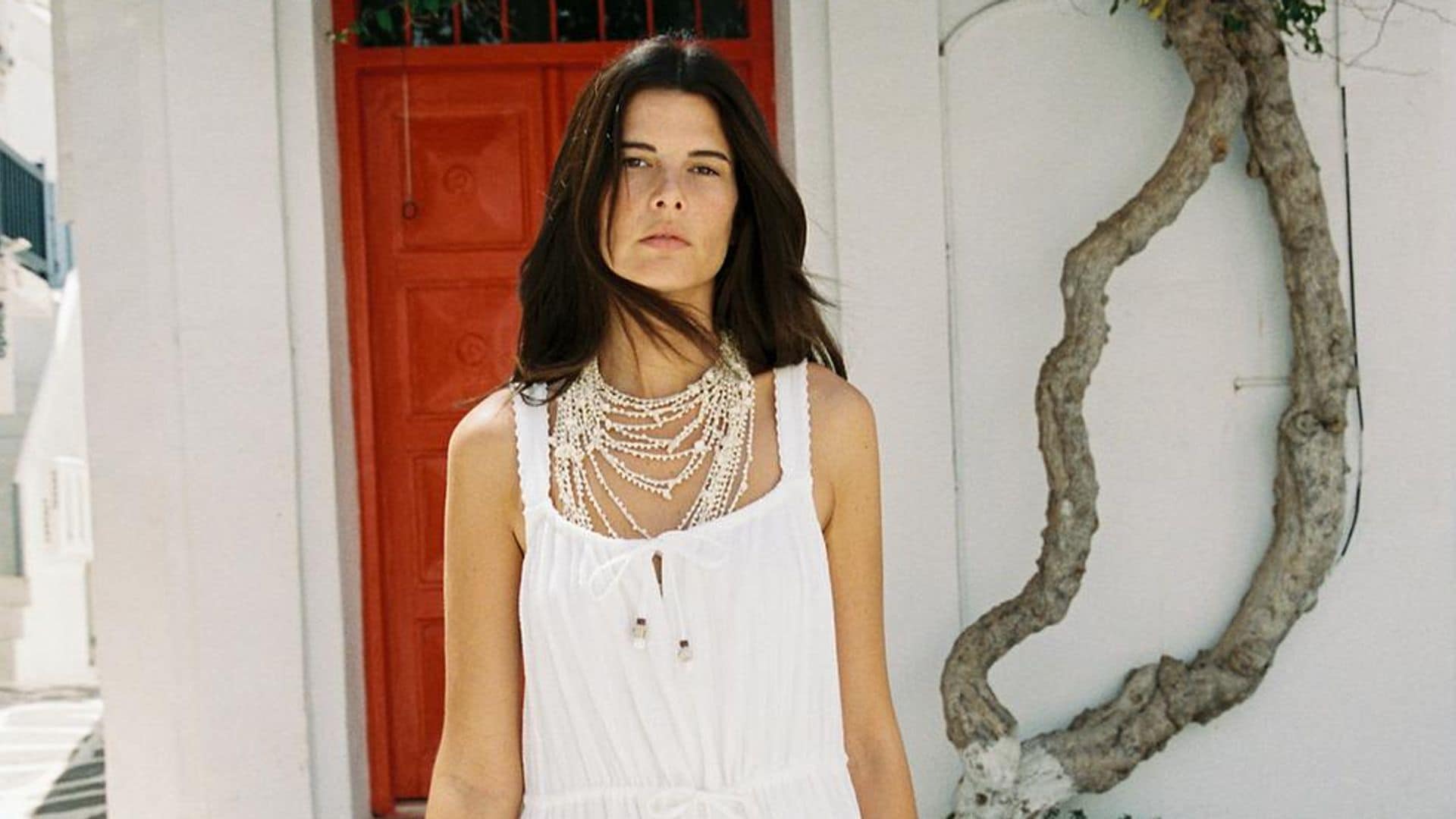 Vestidos lisos para sobrevivir al calor sin pensar qué ponerte cada mañana