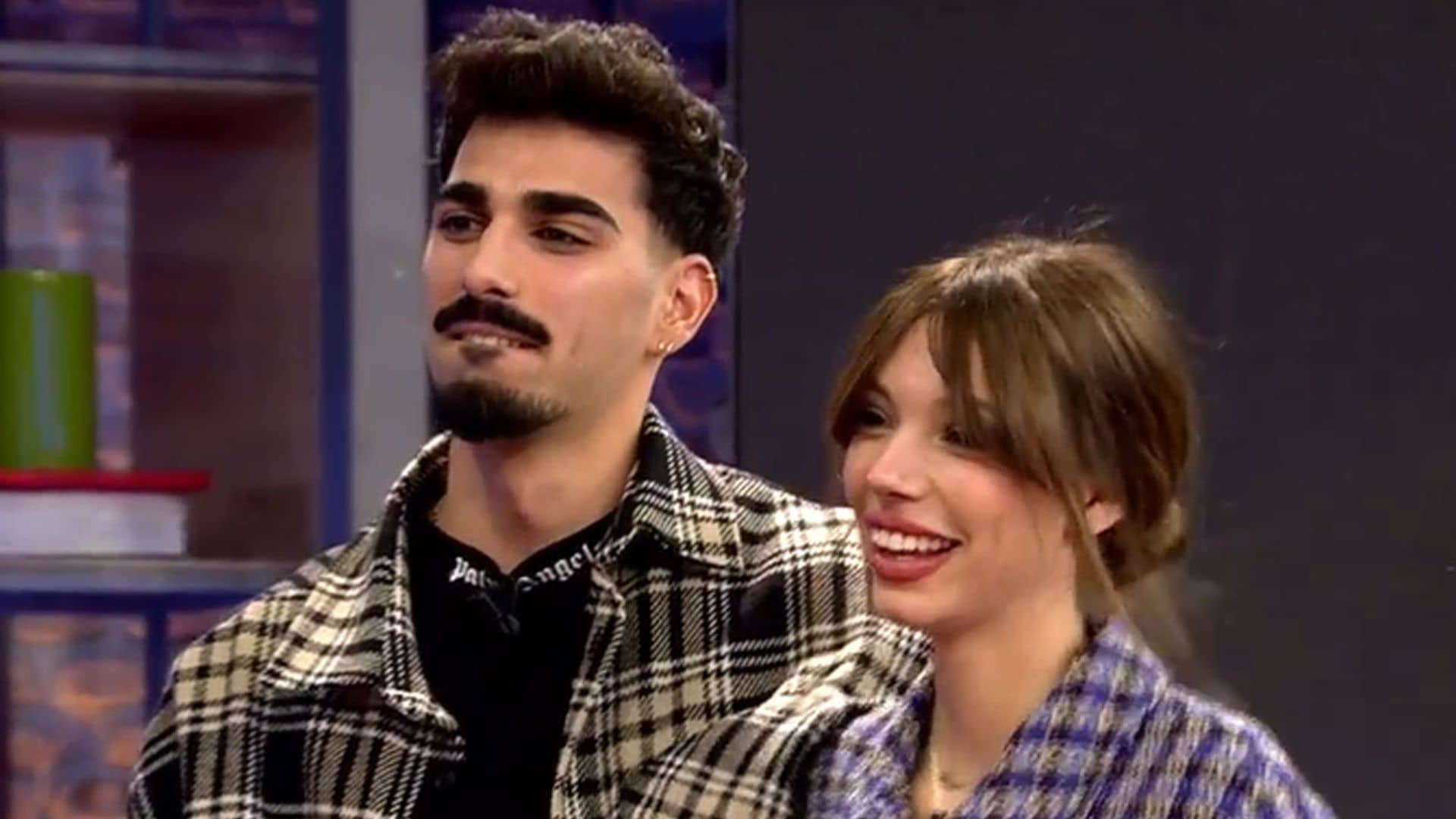 Alejandra Rubio se emociona al recibir una sorpresa de su novio en directo