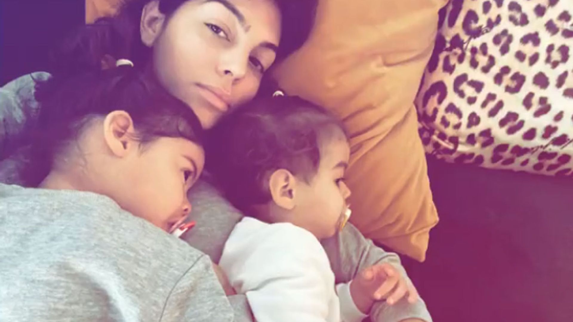 Georgina Rodríguez 'muere de amor' con los mimos de sus niñas, Eva y Alana Martina