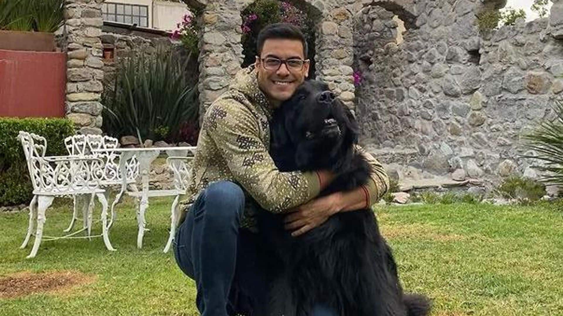Carlos Rivera recibe una terrible noticia durante sus vacaciones con Cynthia Rodríguez