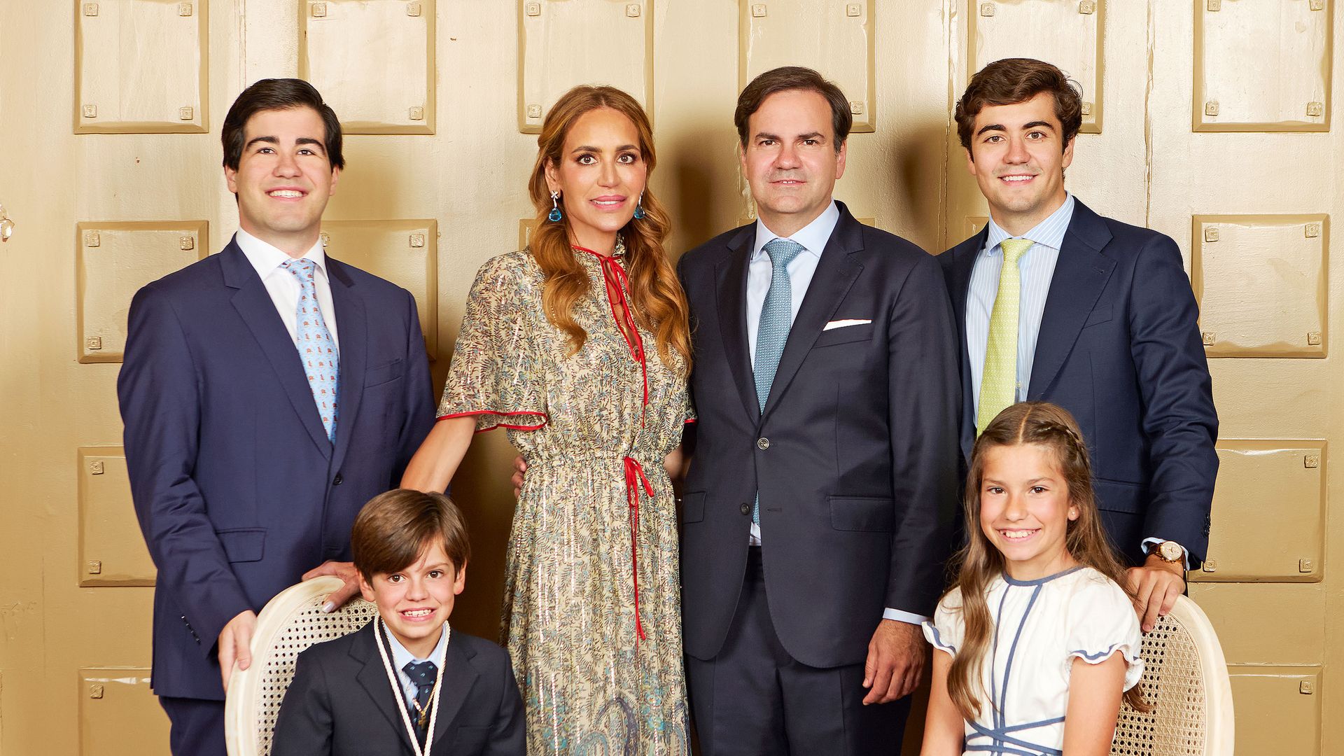 Gema Ruiz con sus cuatro hijos y su marido, Juan Díaz