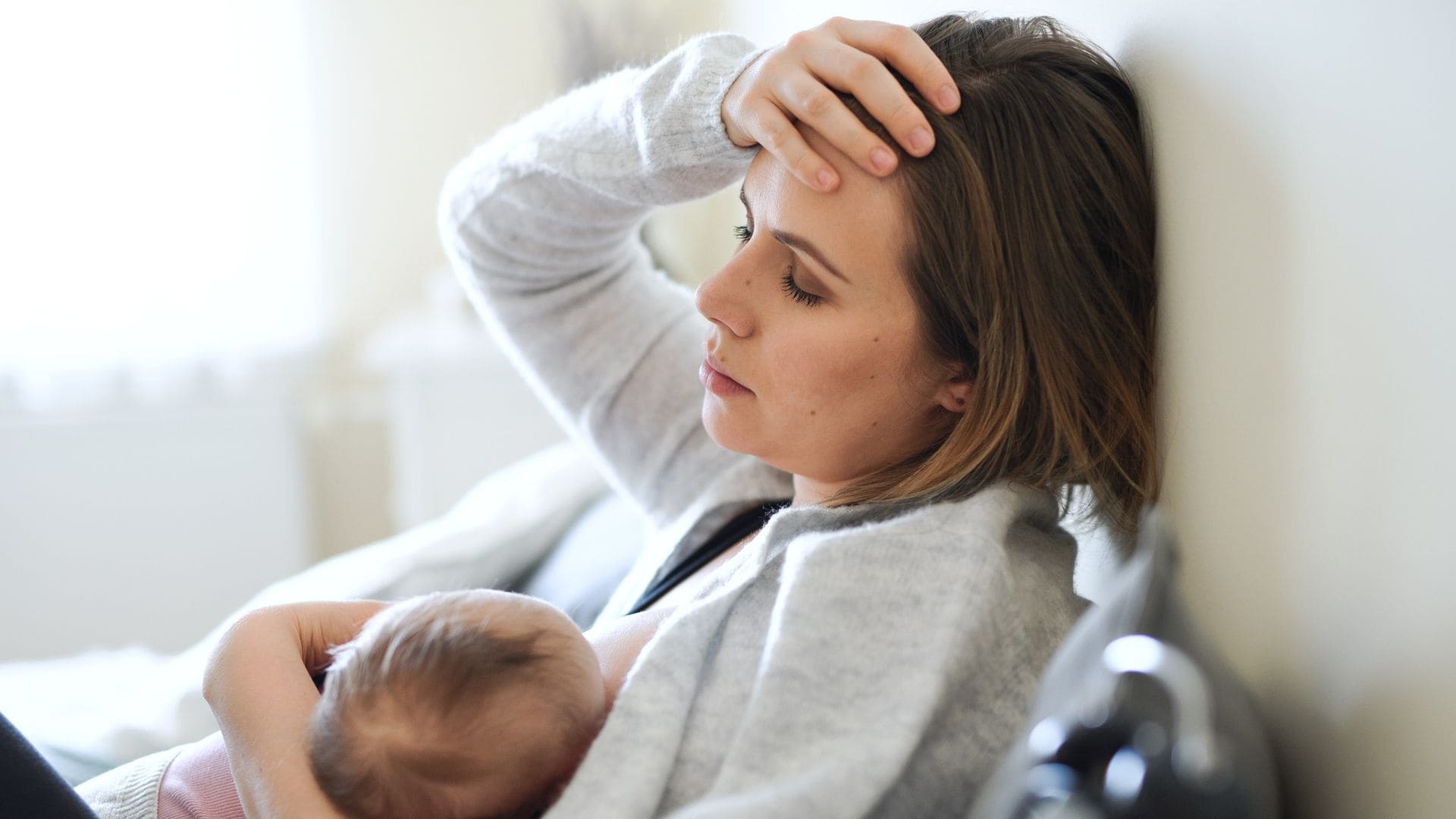 Ana Morales, especialista en bienestar y salud mental, sobre cómo gestionar el cansancio de la maternidad: "Esa carga no tiene por qué ser solo nuestra"