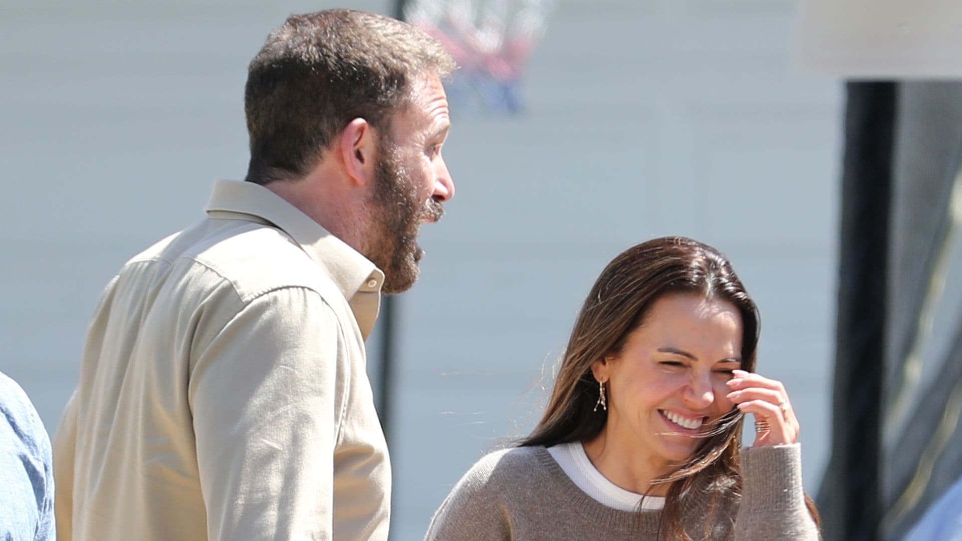 Ben Affleck deja atrás los rumores con su ex y se divierte junto a una guapa mujer  