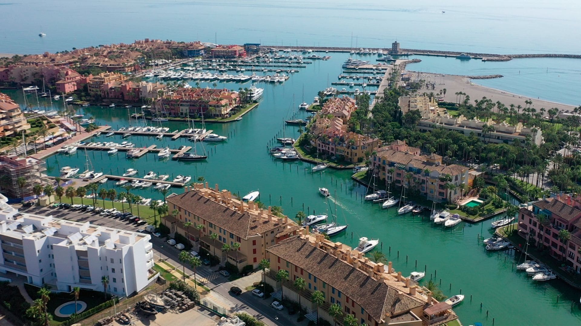 Polo, playa y mucho glamur para un verano en Sotogrande
