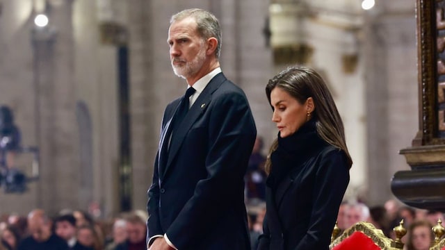 Reyes Felipe y Letizia durante la misa por las víctimas de la DANA