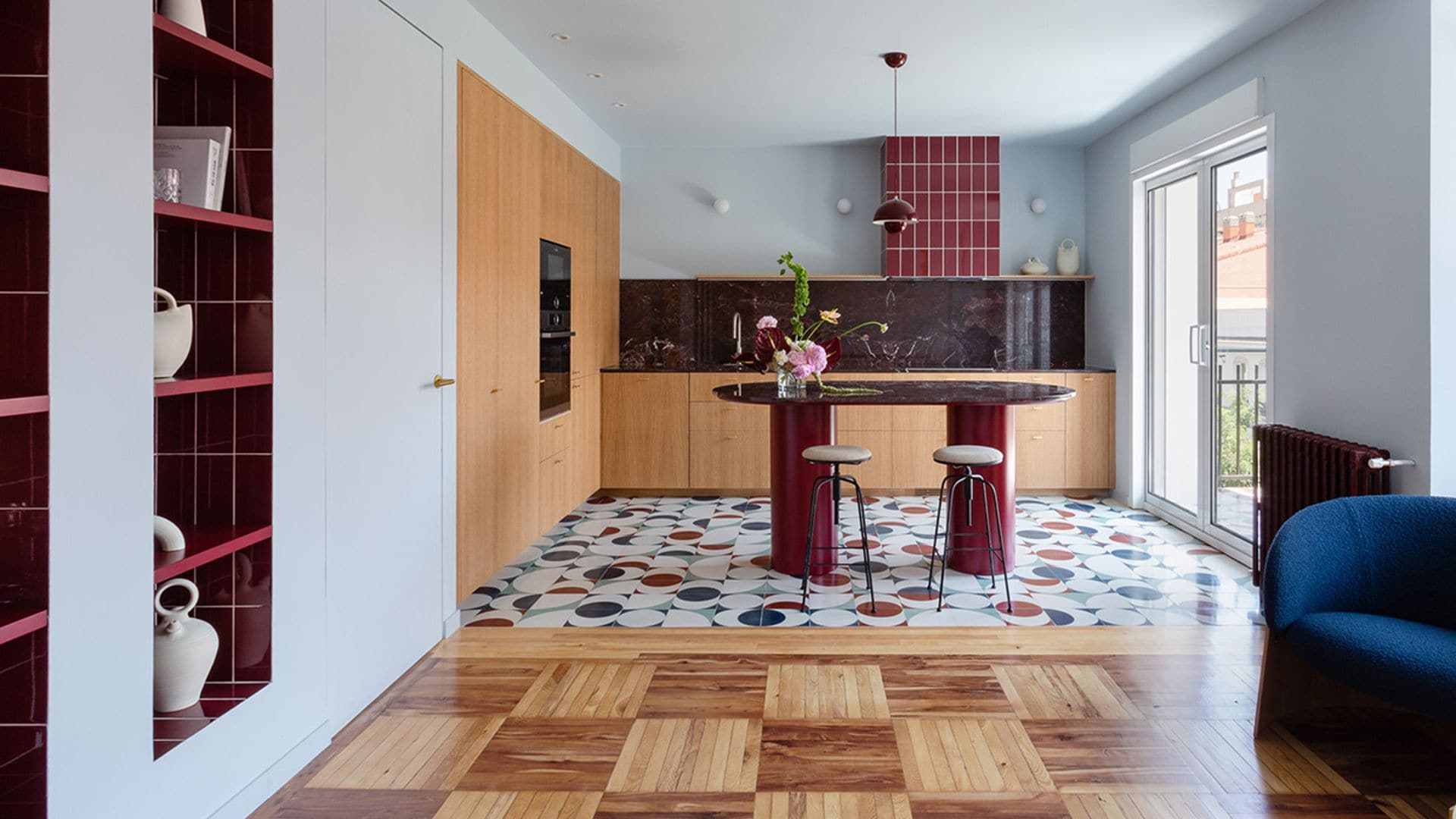 Una casa única con sello español que se decora a través de la artesanía y color