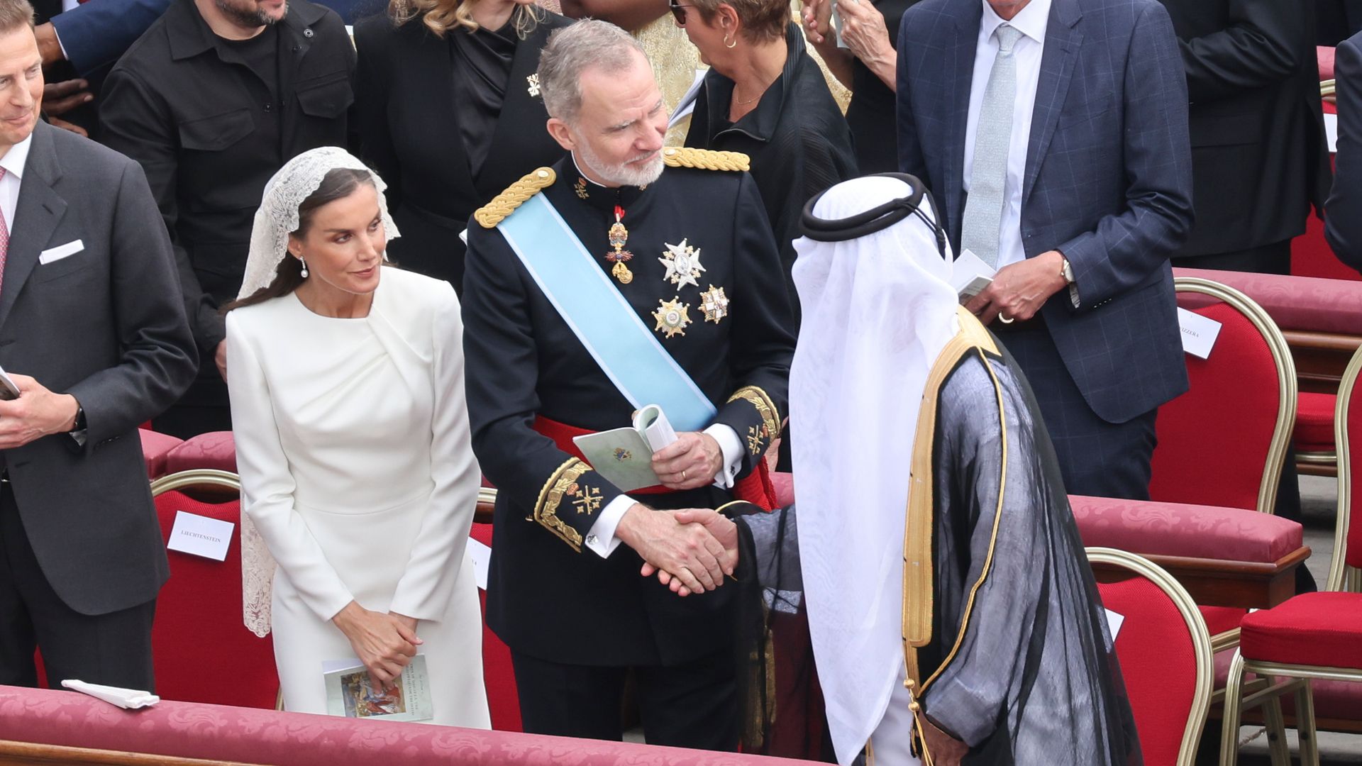 El rey Felipe, con el uniforme de gran etiqueta de capitán general del ...