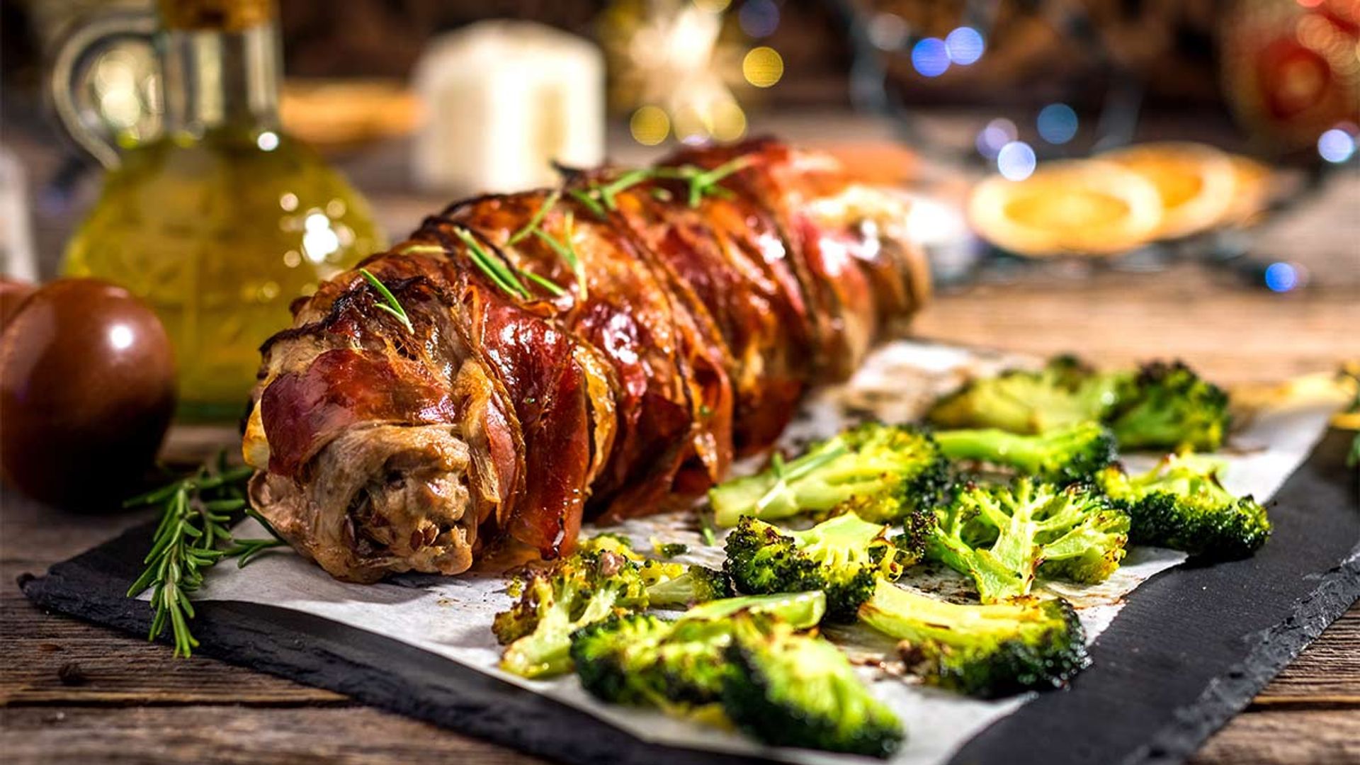 Ternera rellena de pasas y piñones con jamón y brócoli