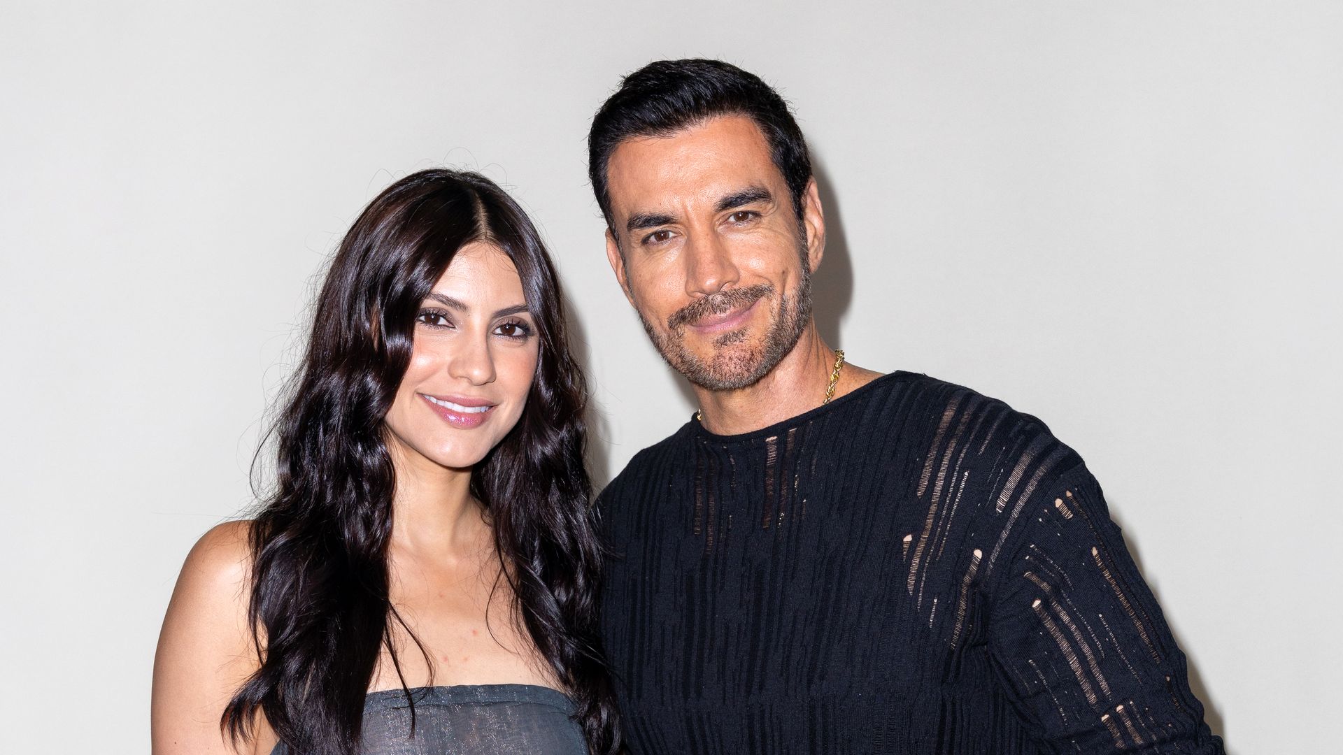 Bárbara López y David Zepeda nos cuentan la historia detrás de 'Los Hilos del Pasado'