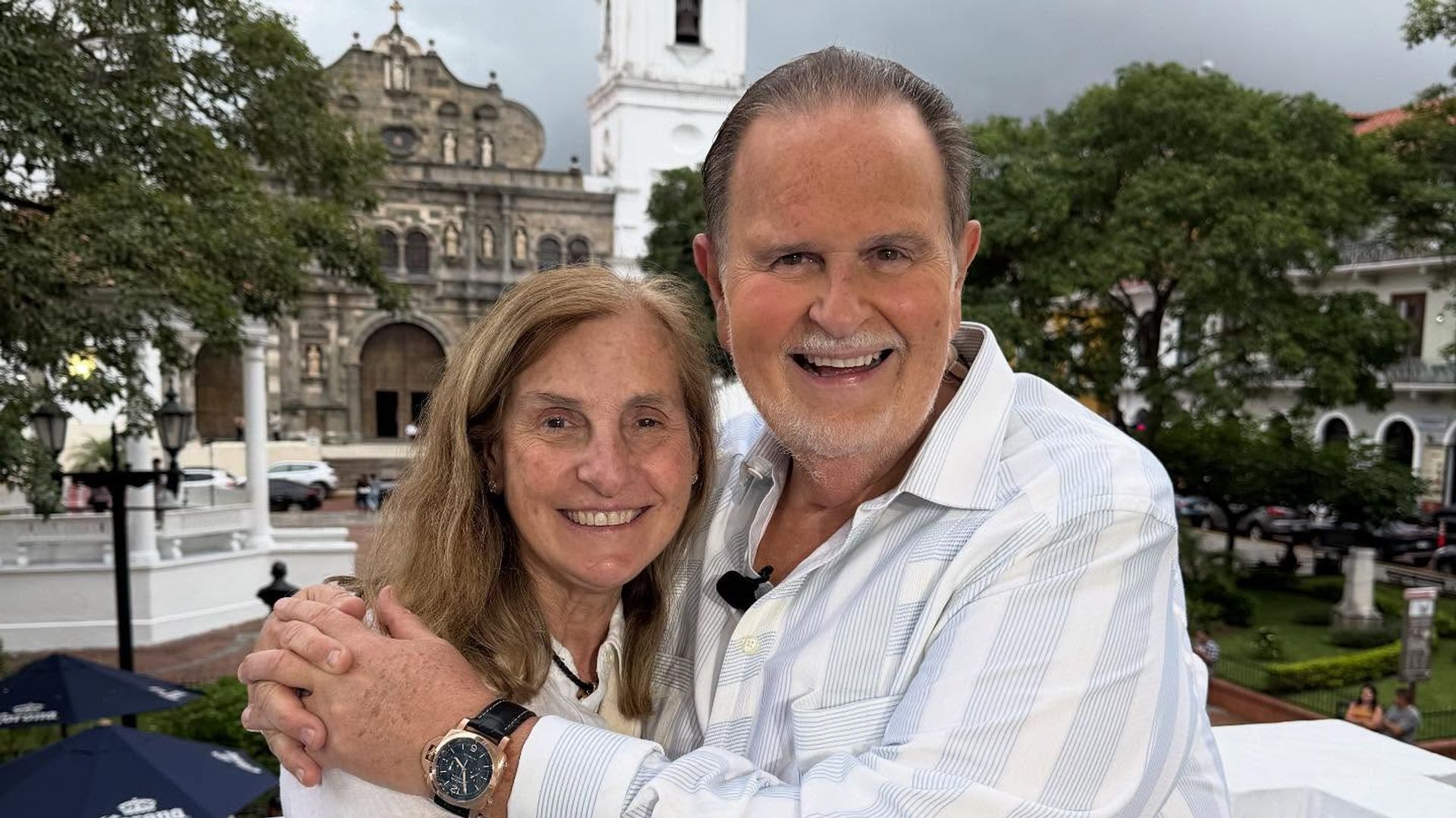 Raúl de Molina y su esposa Mily de visita en Panamá por Premios Juventud.