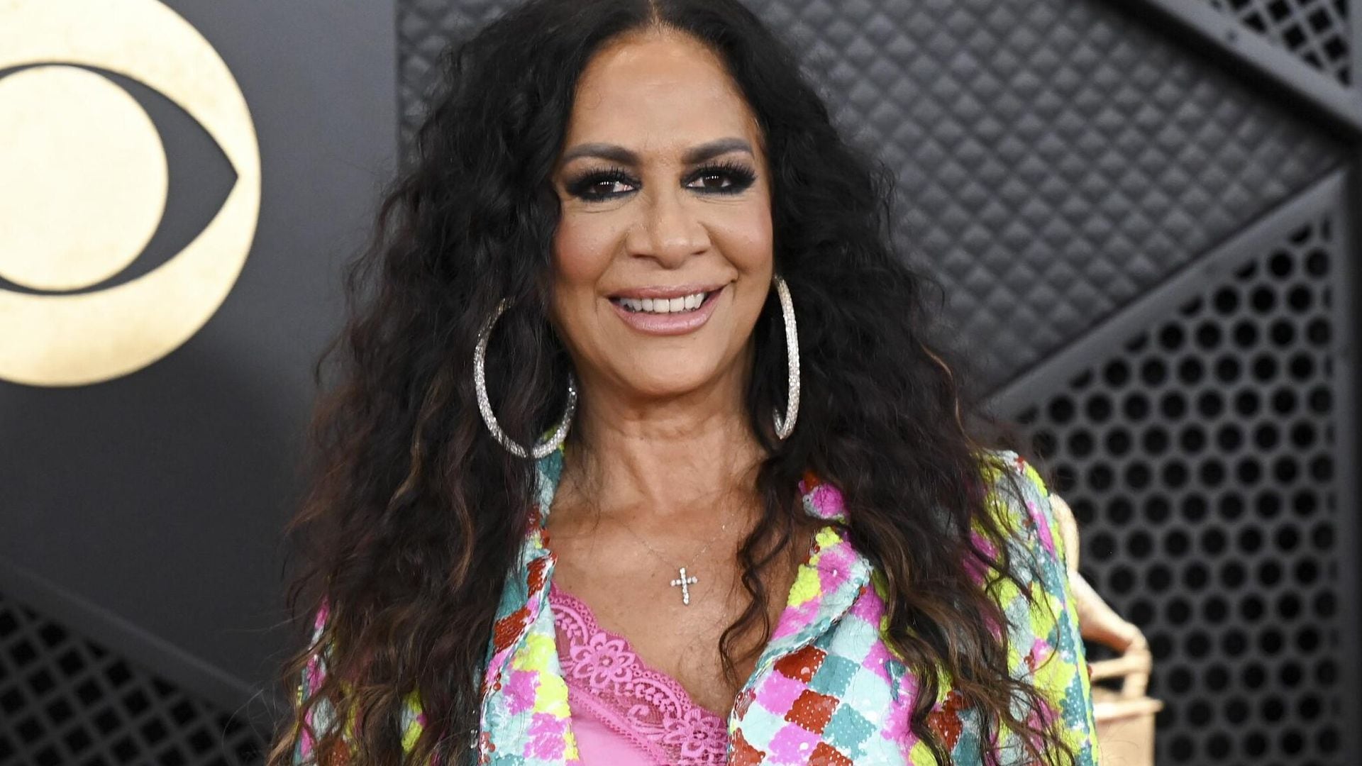 Sheila E. rinde tributo a Celia Cruz con una reinvención de ‘Bemba Colorá’