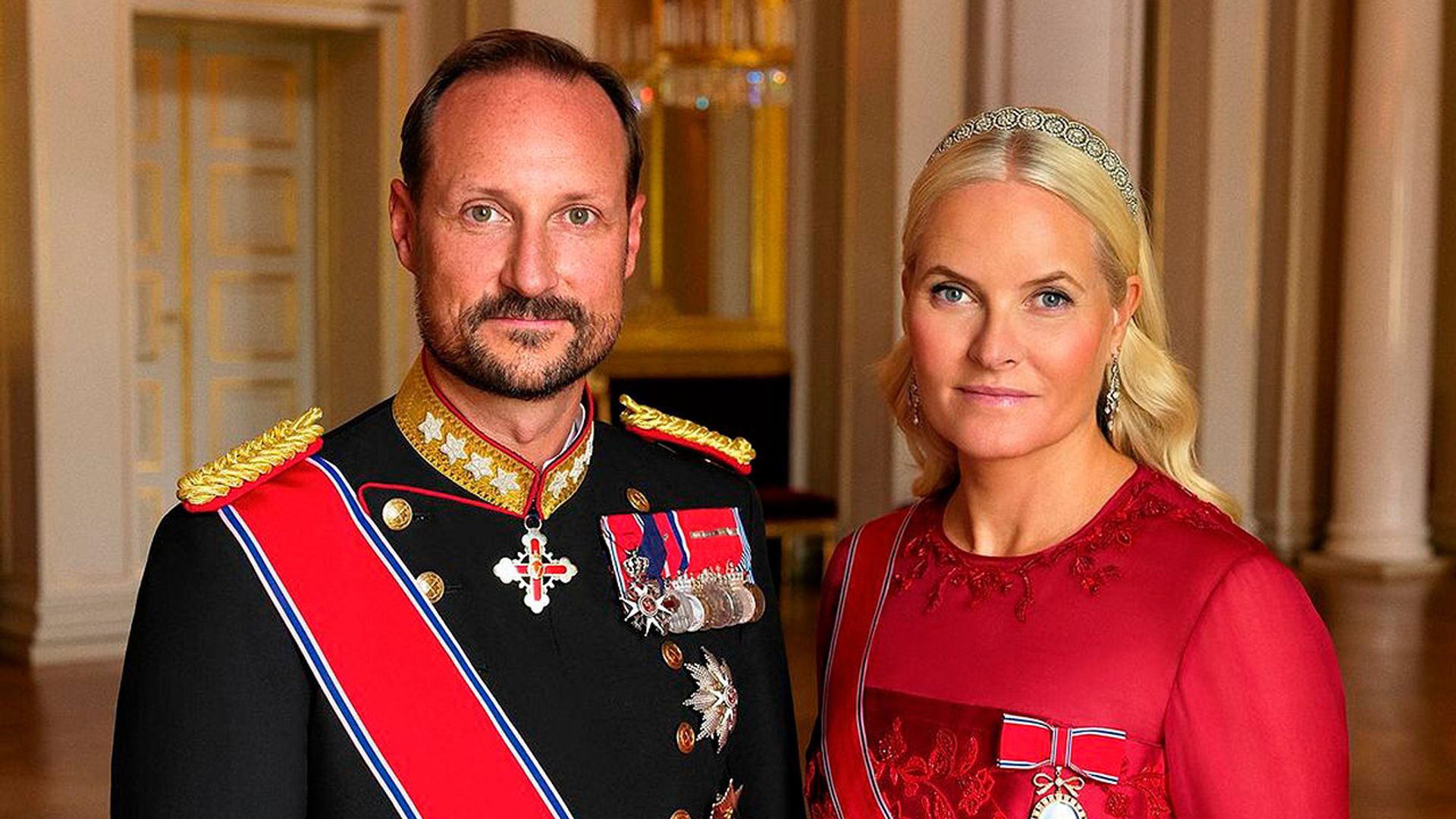 Los nuevos retratos oficiales de Haakon y Mette-Marit de Noruega en un ...