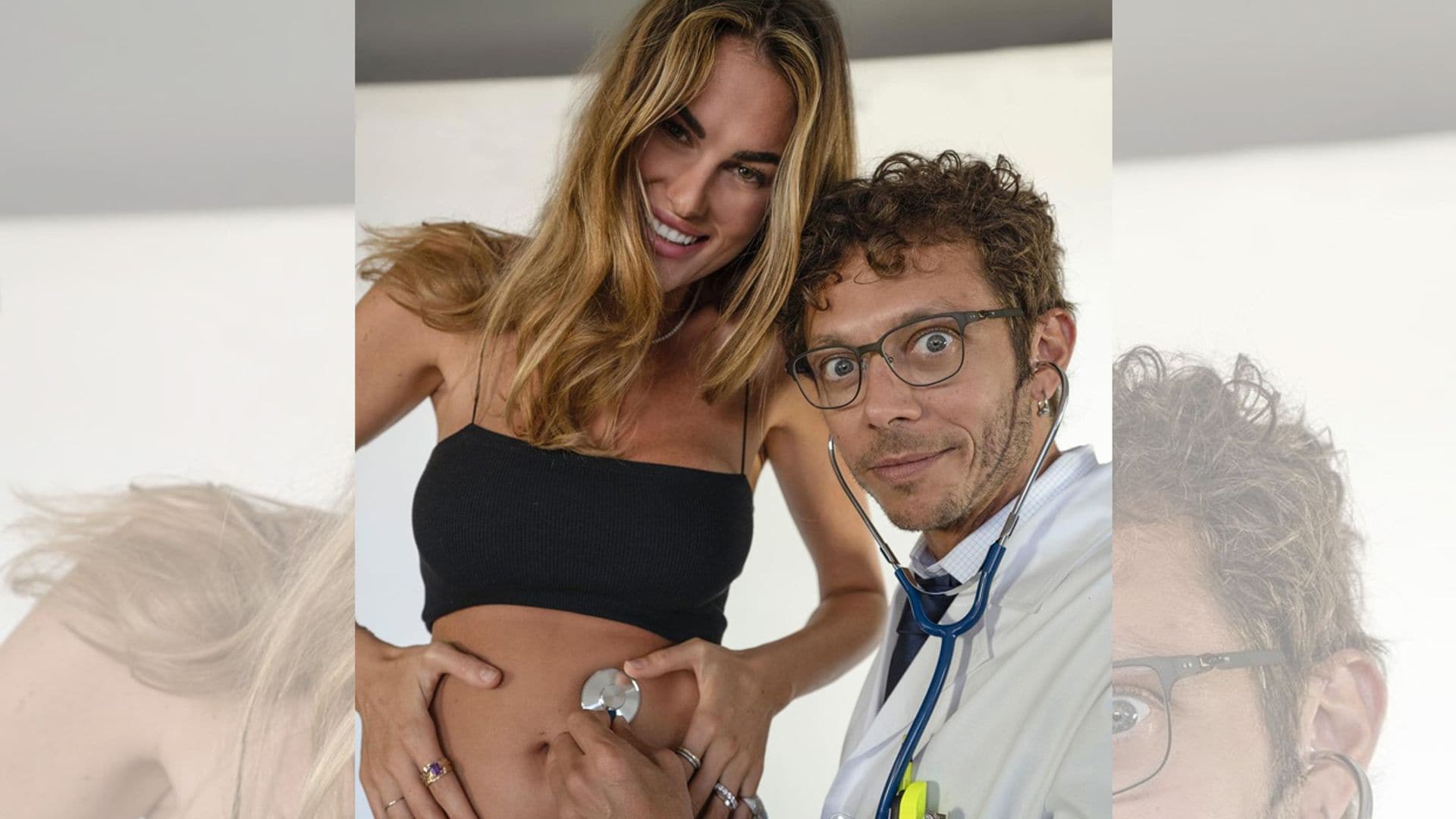 Tras su retirada, Valentino Rossi anuncia con estas divertidas fotografías que será padre por primera vez