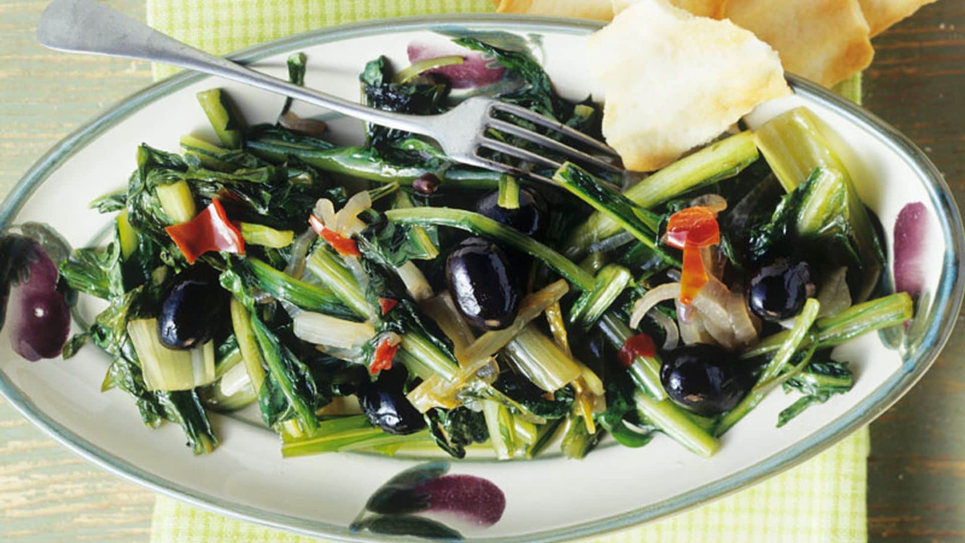 Achicoria cocida en ensalada templada