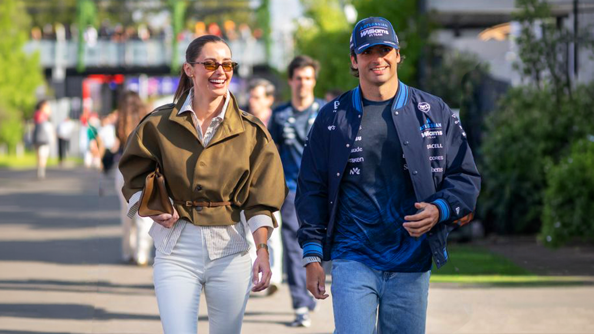 Detrás de un hombre con estilo, hay una novia estilista: la asombrosa evolución de Carlos Sainz Jr., Travis Kelce y Timothée Chalamet