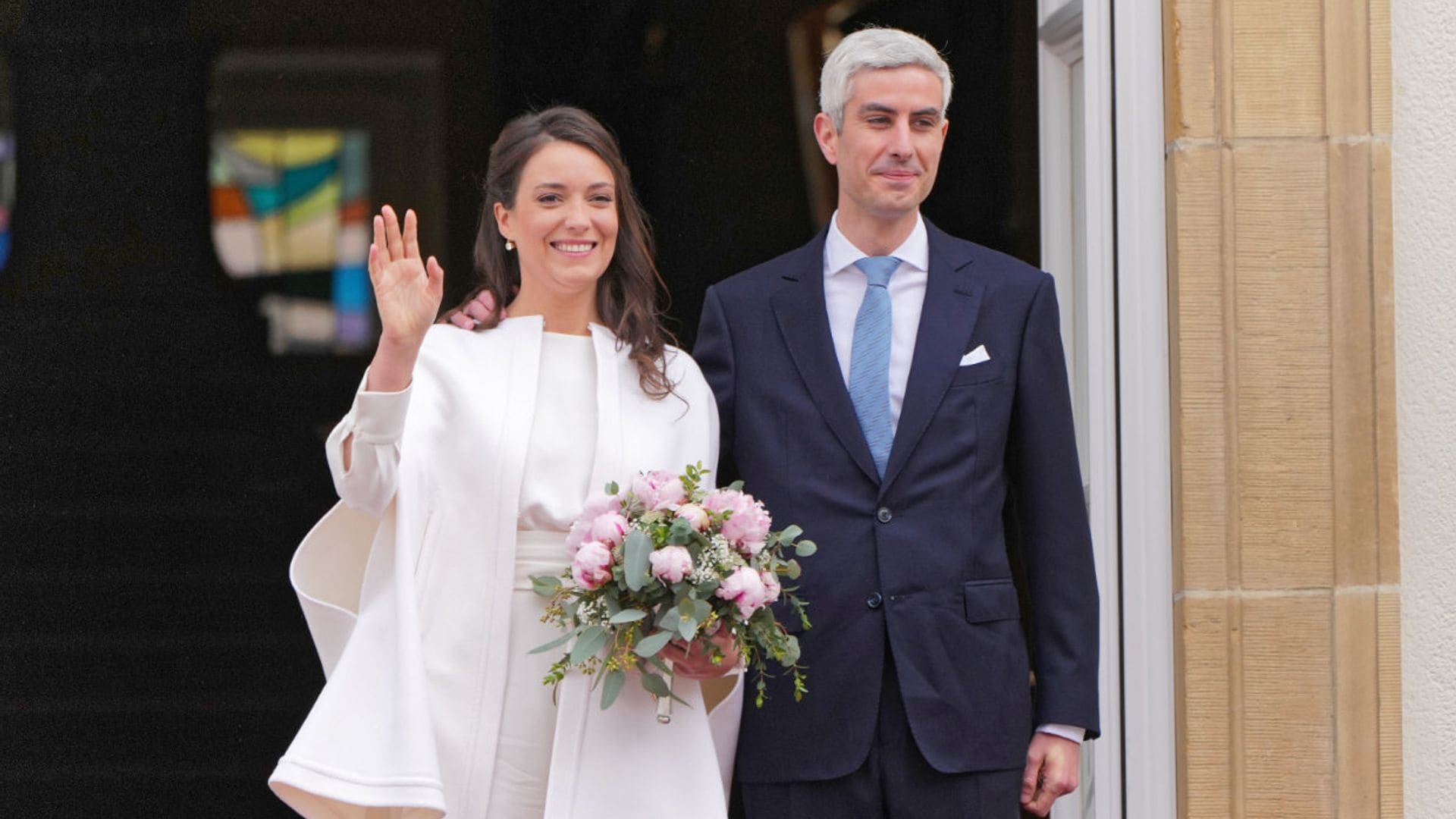 Alejandra de Luxemburgo, una novia diferente con traje de chaqueta y pantalón fluido