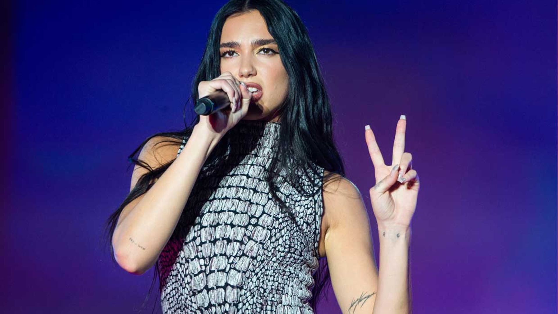 ¿Es Dua Lipa la Cher de la 'Gen Z'? La comparación que ha dividido a los fans