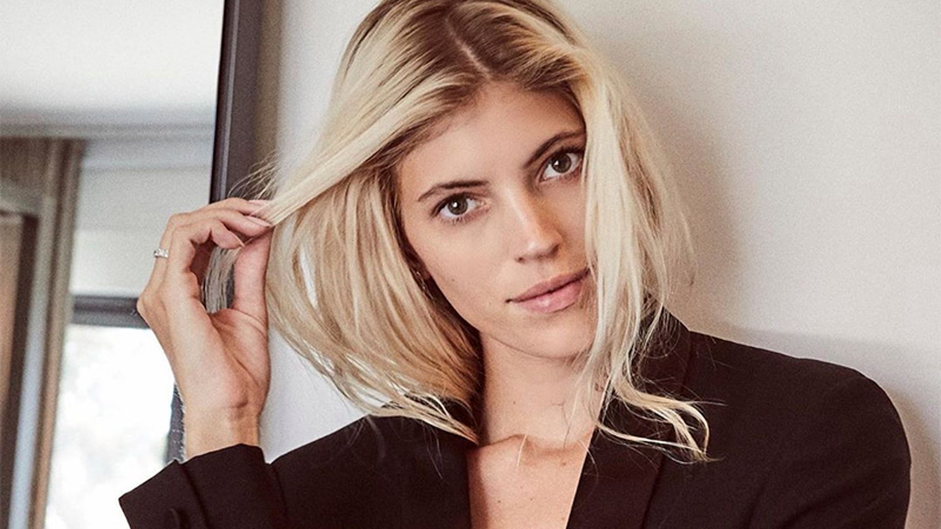 Devon Windsor, Hailey Baldwin y su romántica costumbre para estar por casa