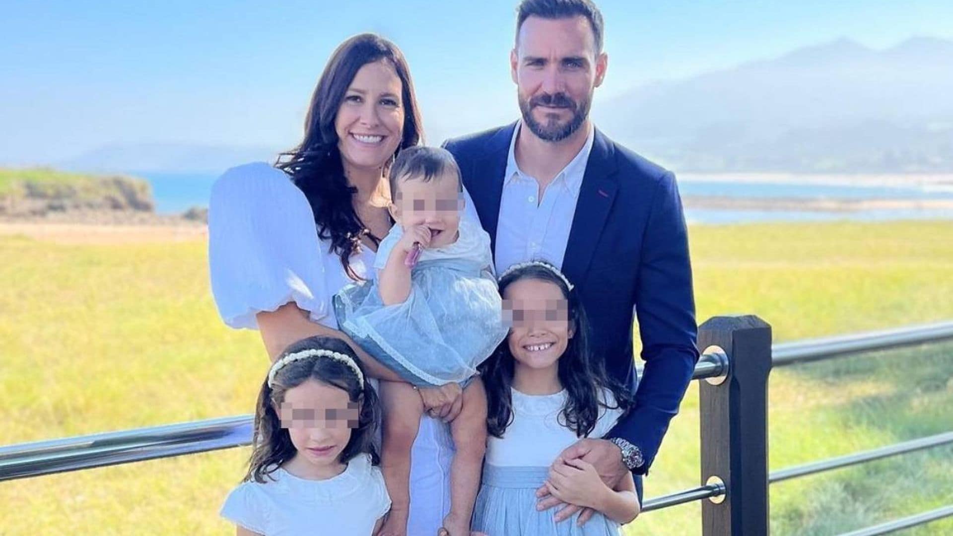 Saúl Craviotto y su mujer viven un fin de semana de lo más especial con el bautizo de sus tres hijas