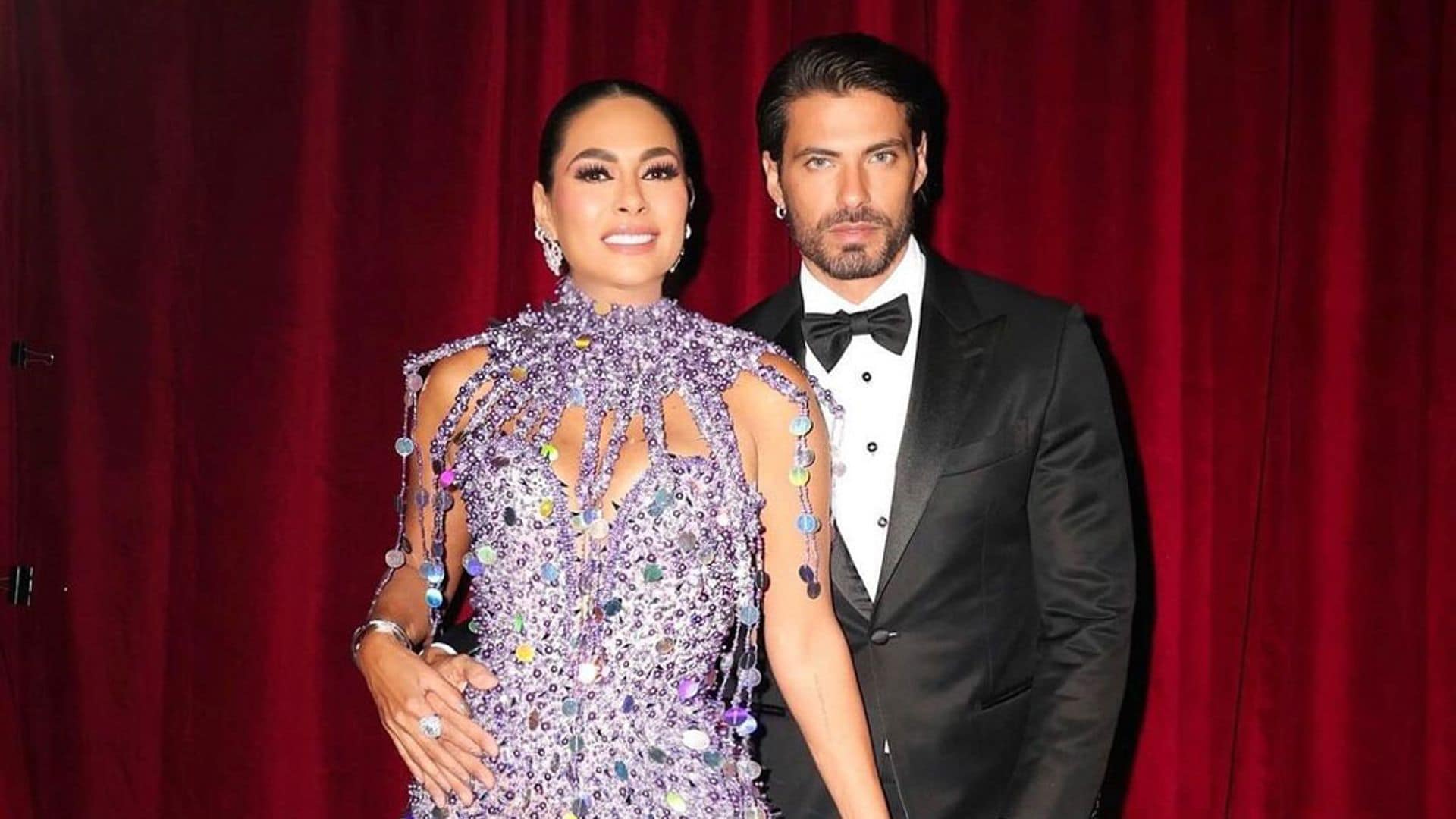 Orgulloso, el novio de Galilea Montijo la acompaña en su noche más especial