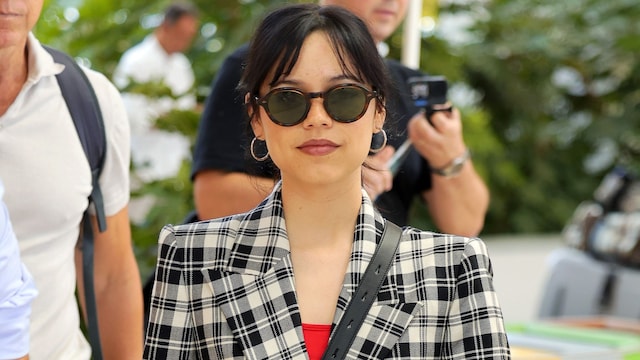 Jenna Ortega a su llegada a Venecia, para participar en la edición 81 del festival de cine de la Ciudad de los Canales
