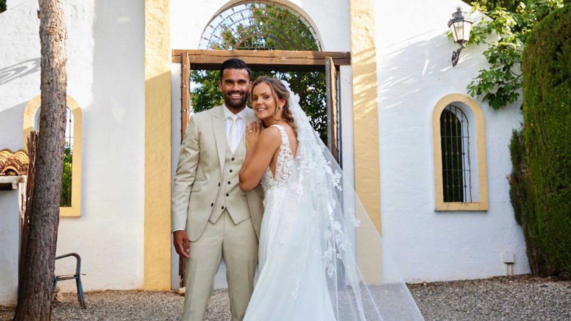 La futbolista Lieke Martens se casa en Málaga con un vestido de novia 'made in Spain'
