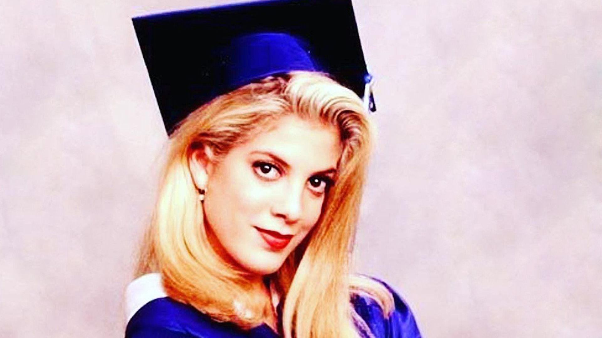 Tori Spelling trabaja en una nueva versión de 'Sensación de Vivir' junto a una excompañera