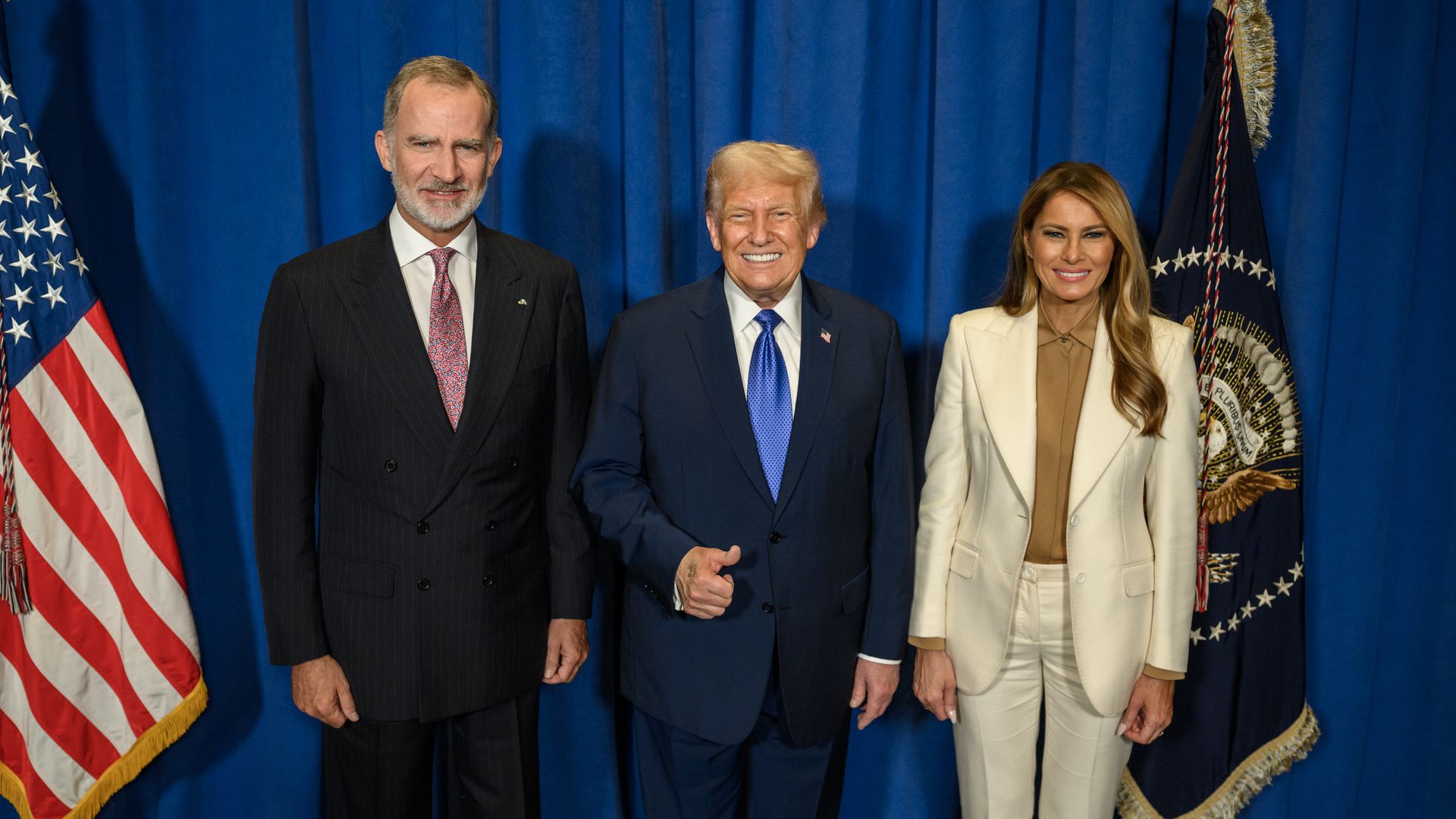 El Rey Felipe VI junto a Donald Trump y Melania