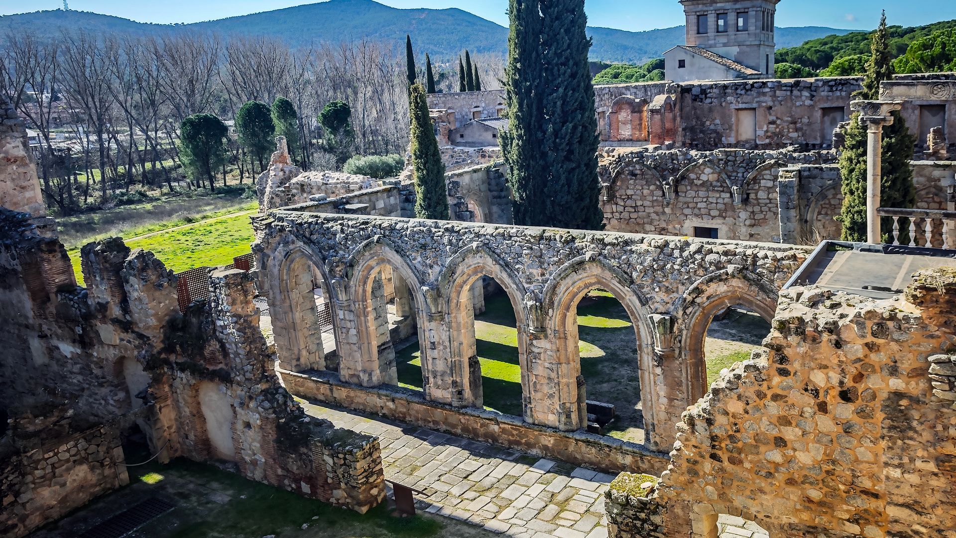 El monasterio más antiguo y el mejor vermut de Madrid: dos grandes sorpresas que da un pueblo de la sierra oeste