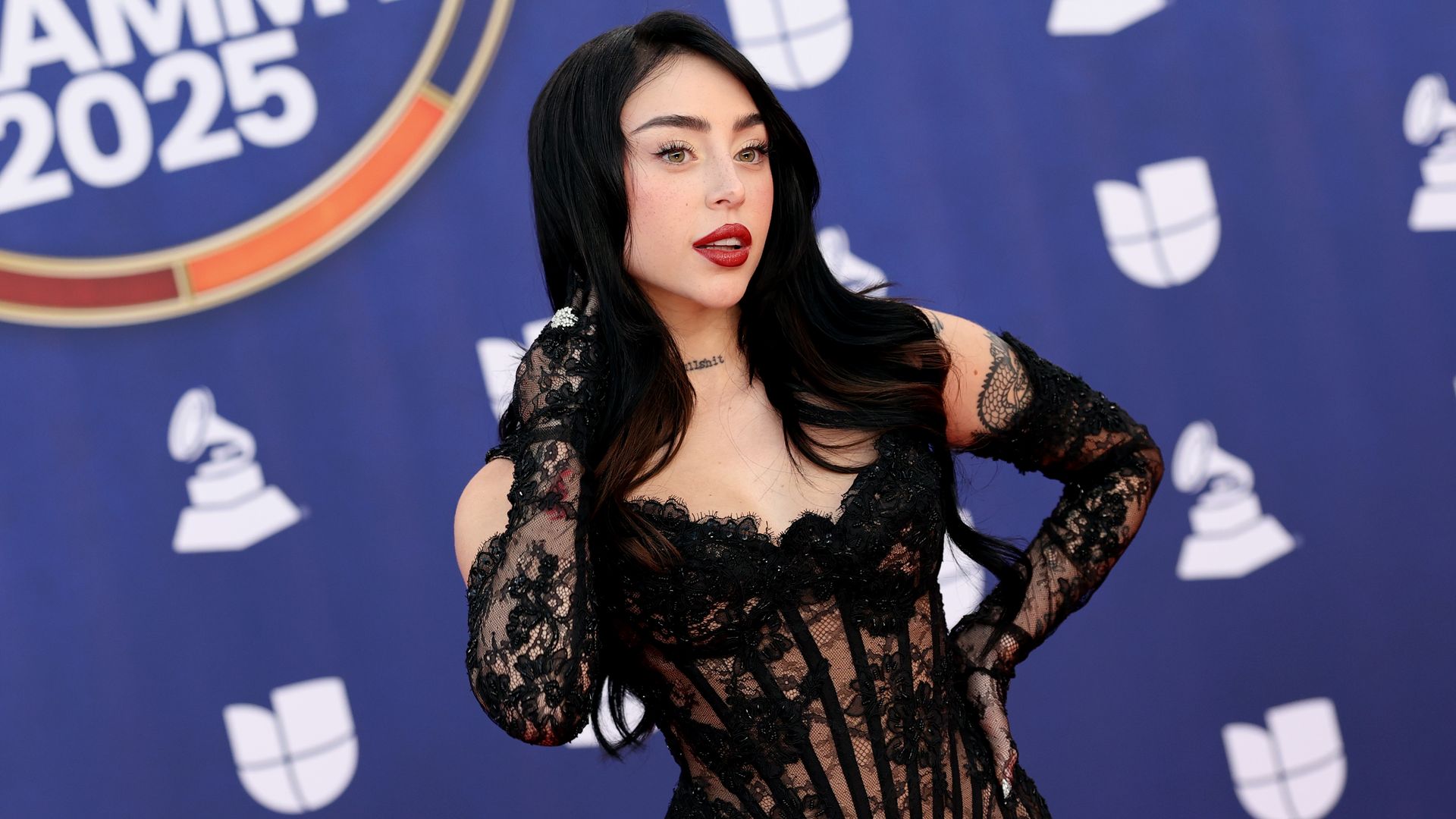 El vestido transparente de Nicki Nicole y otros 'looks de la venganza' que hicieron historia