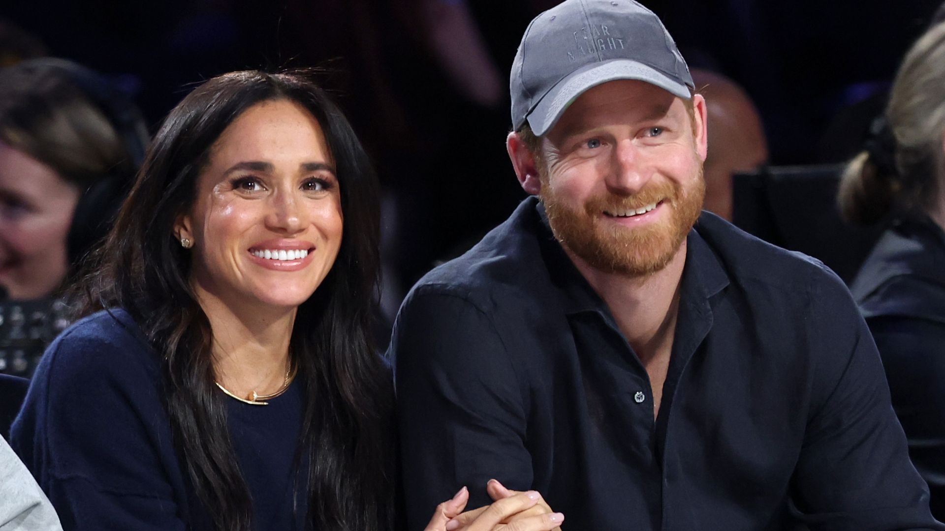 Meghan Markle y el príncipe Harry disfrutan de una cita en la cancha tras San Valentín