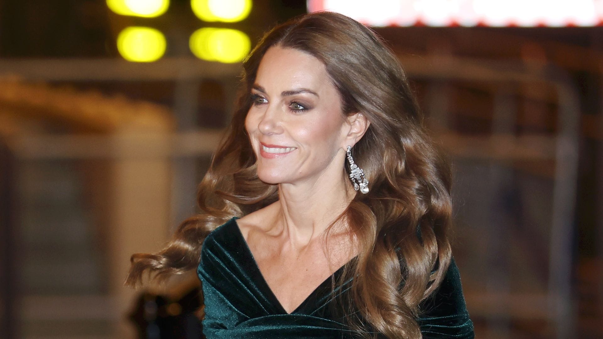 La tierna revelación de Kate Middleton a dos niñas en la Royal Variety: “Mis hijos están tristes”