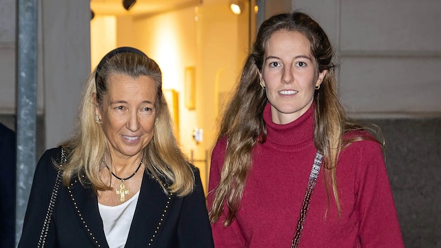 Victoria López-Quesada con su madre Cristina de Borbón-Dos Sicilias