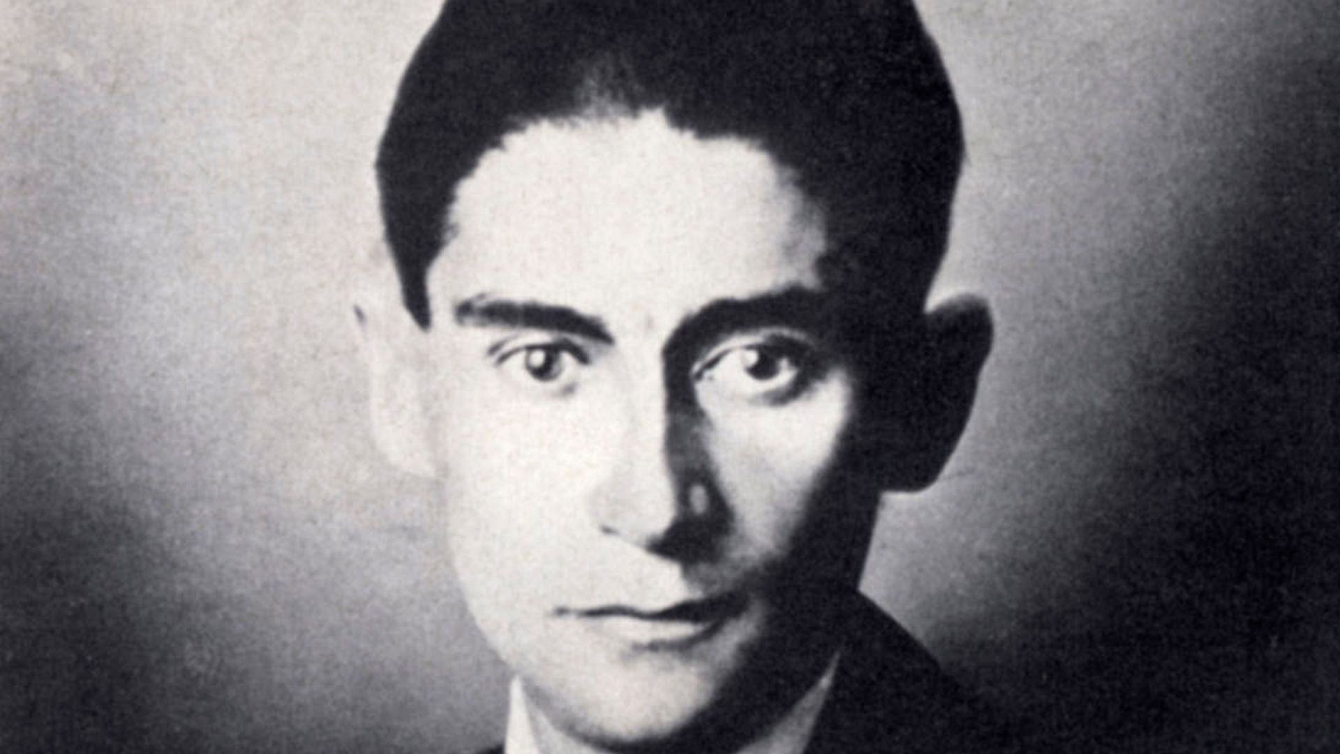 El escritor checo Franz Kafka, autor de 'La metamorfosis', cuya obra sigue explorando la alienación y la presión del individuo frente a la sociedad moderna