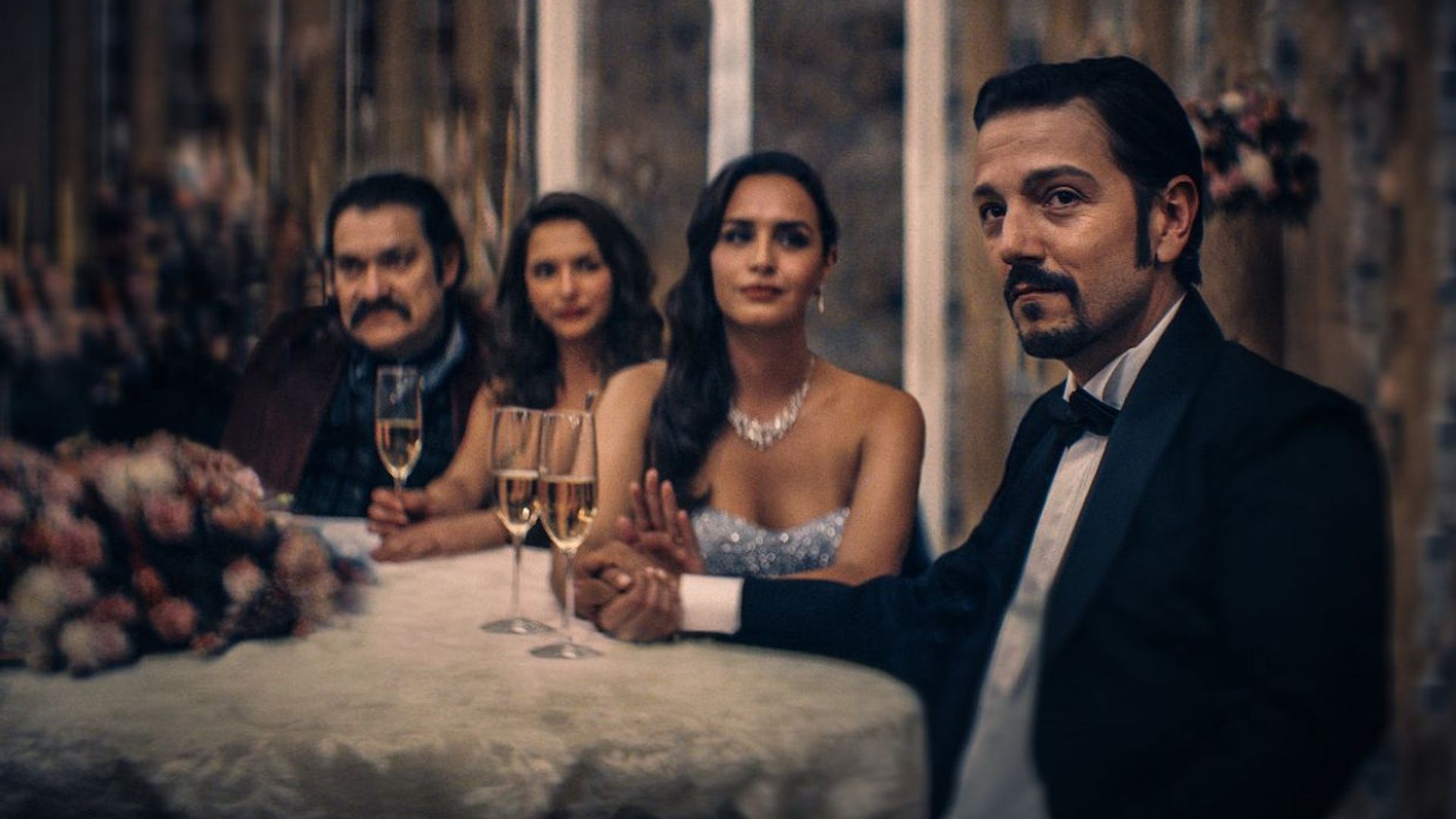 Diego Luna desata la acción en el nuevo adelanto de 'Narcos: México'