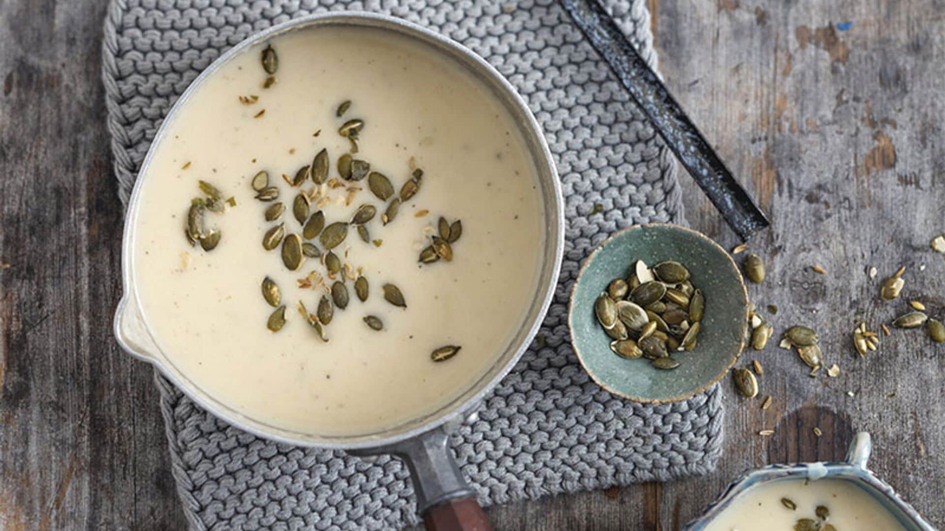 Crema de hinojo y apionabo con pipas de calabaza