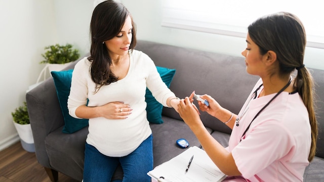 nurse testing the blood sugar levels of a pregnant woman