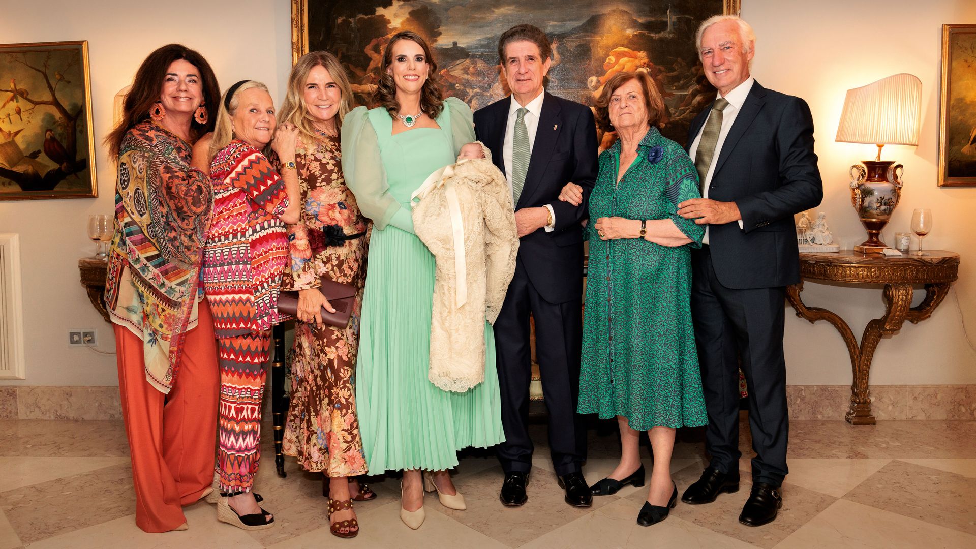 Casilda, Gonzalo, Teresa, Sofía y Fátima de la Cierva en el bautizo del recién nacido, Juan Ramón